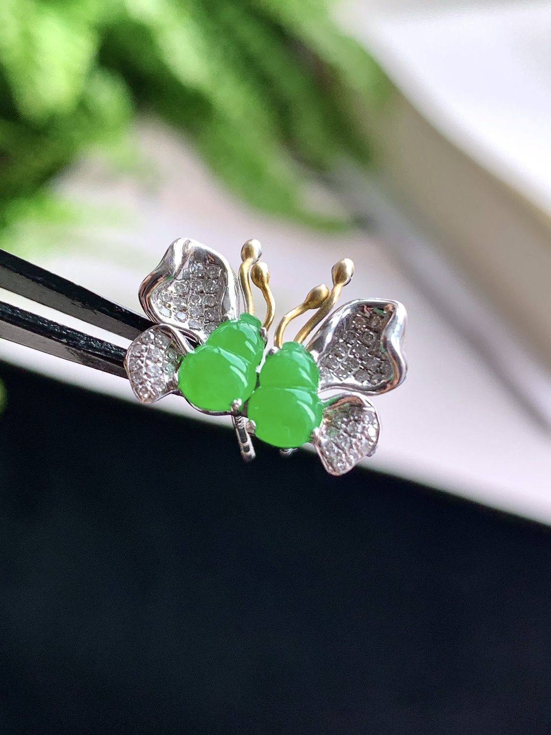 ️设计款冰阳绿葫芦蝴蝶耳钉 缅甸 18k金镶嵌 性比高 12.6-7.8-3.4 6-3.7-1.8 1.4克