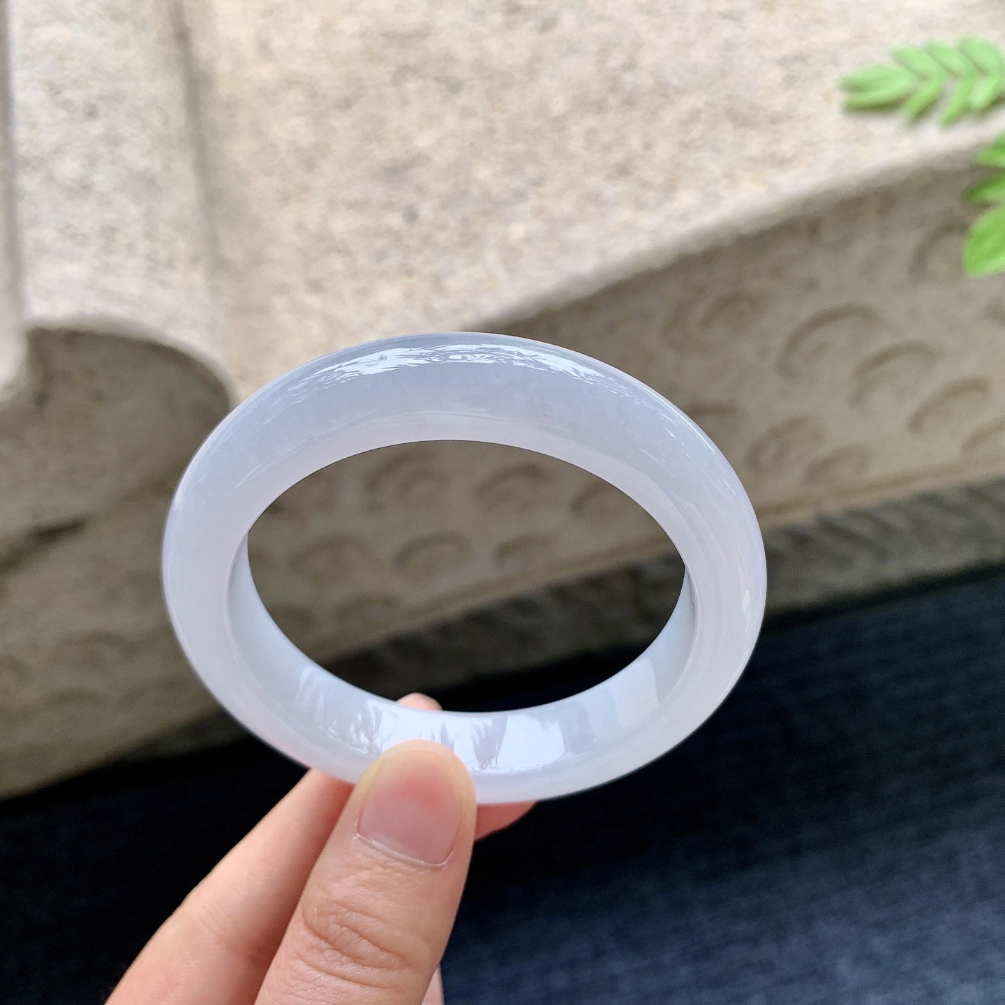 正圈54 55 圈口54/12.1/8.6 编码T1090810 糯冰淡，水润，种老，细腻，打灯有棉线