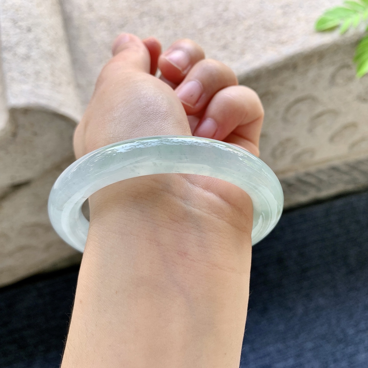 圆条54 55 圈口55.7/9.8/9.8 编码AD090642 糯冰晴底，水润，种老，细腻，无裂
