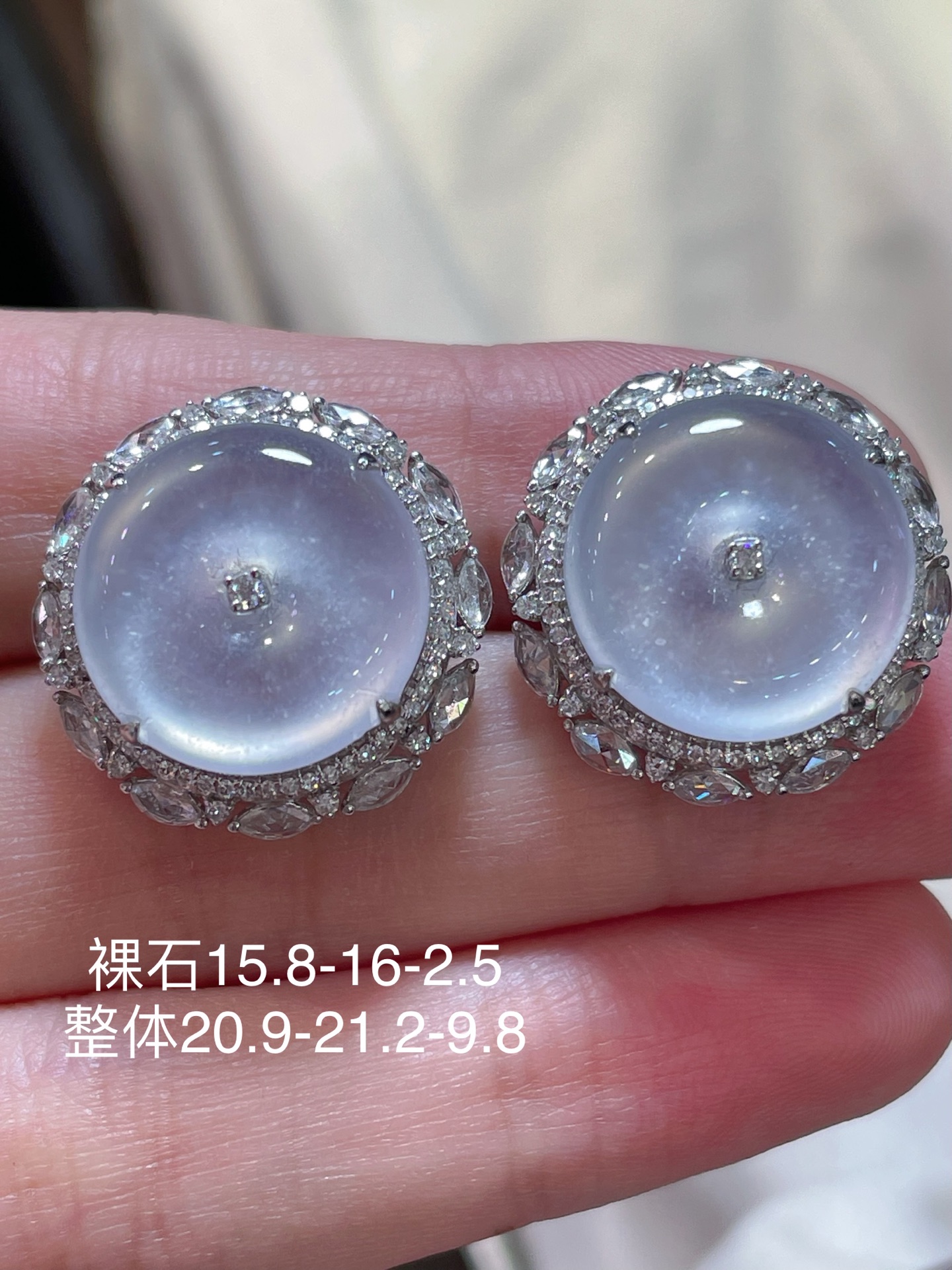 ️ 甜甜圈冰种平安扣耳钉，清爽的感觉 种水也是可以的，18k金镶嵌，15.8-16-2.5