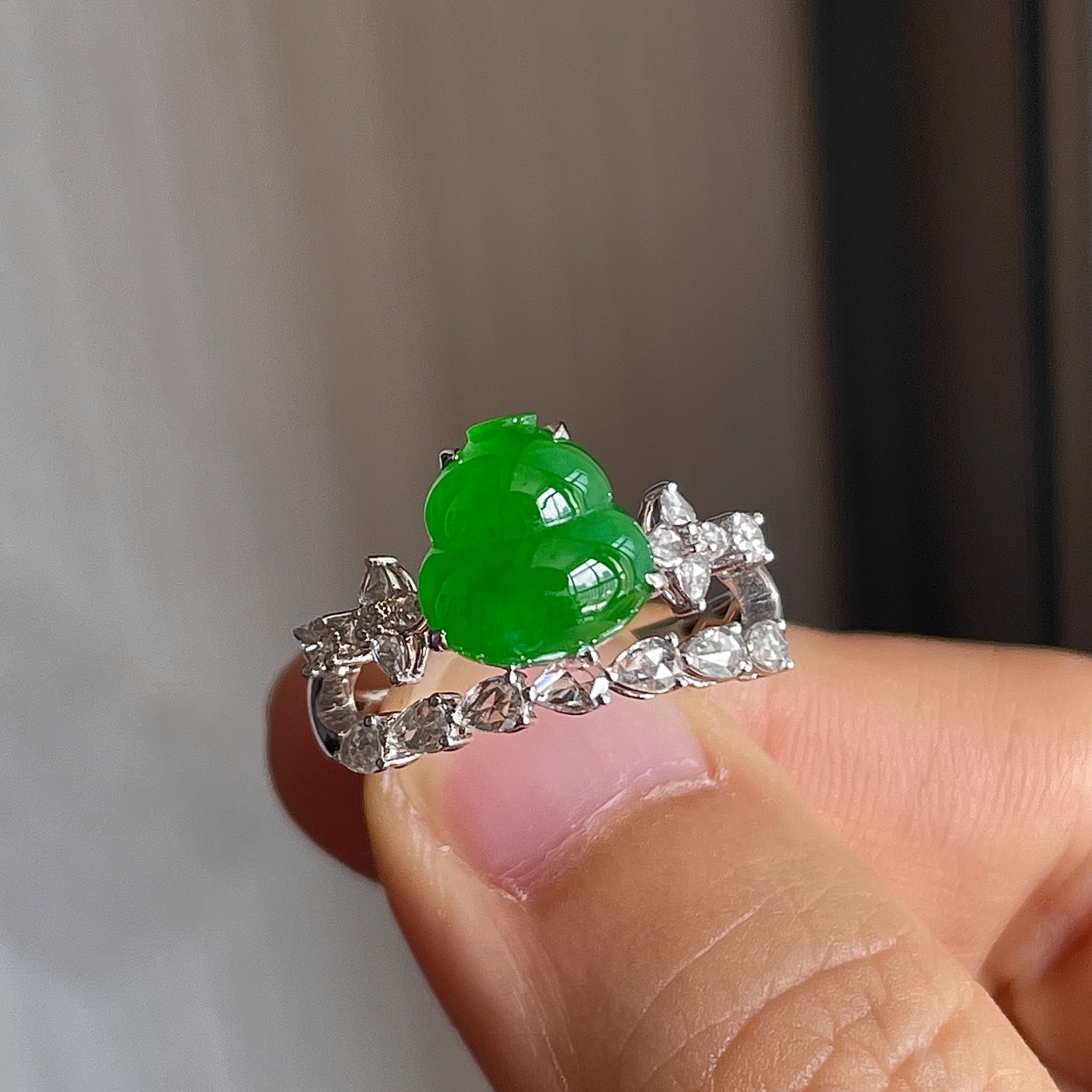 ️缅甸冰种阳绿葫芦戒指，色辣，18k金镶嵌，饱满水润，无裂，裸石尺寸9.2/9/6编码0918好数字