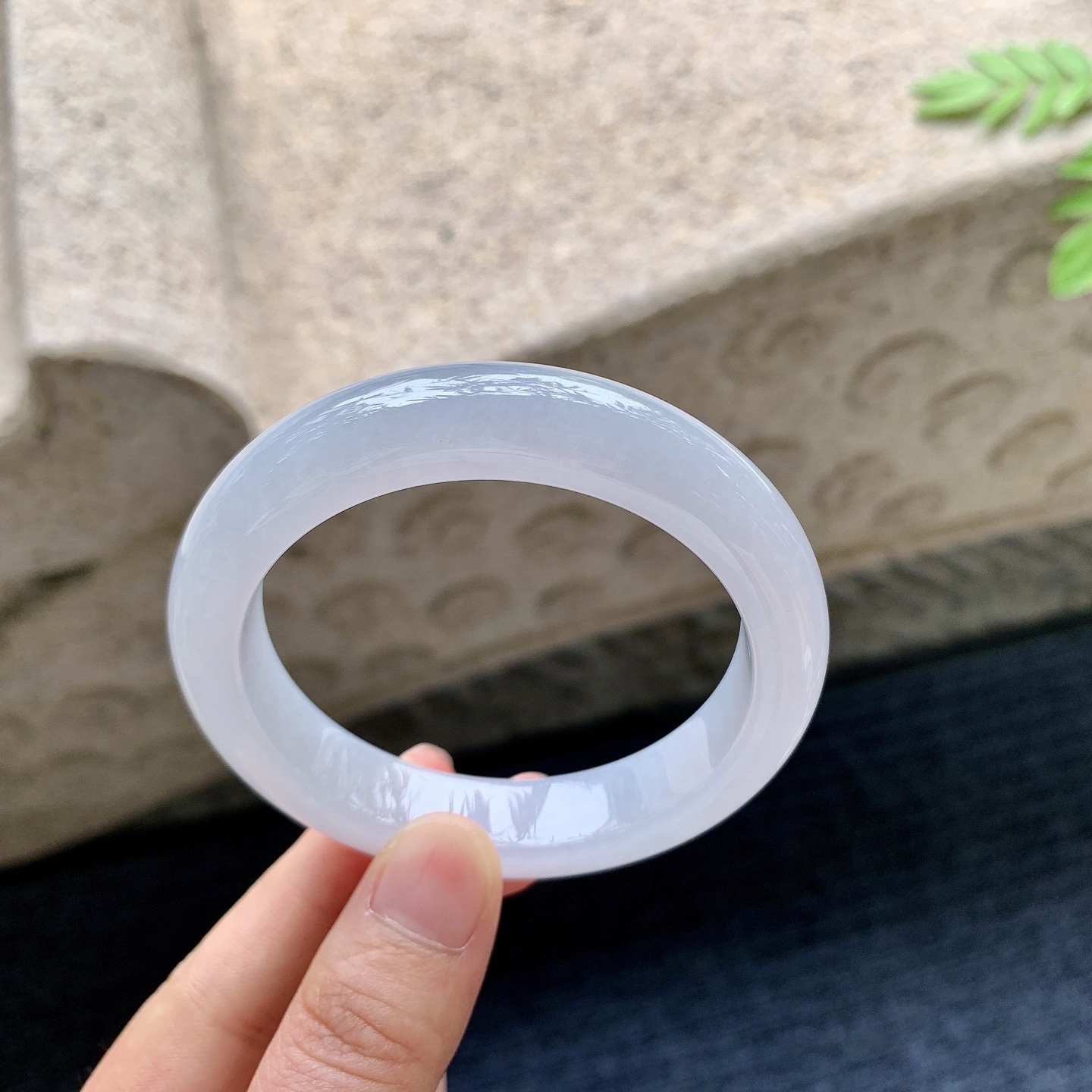 正圈54 55 圈口54/12.1/8.6 编码T1090810 糯冰淡，水润，种老，细腻，打灯有棉线