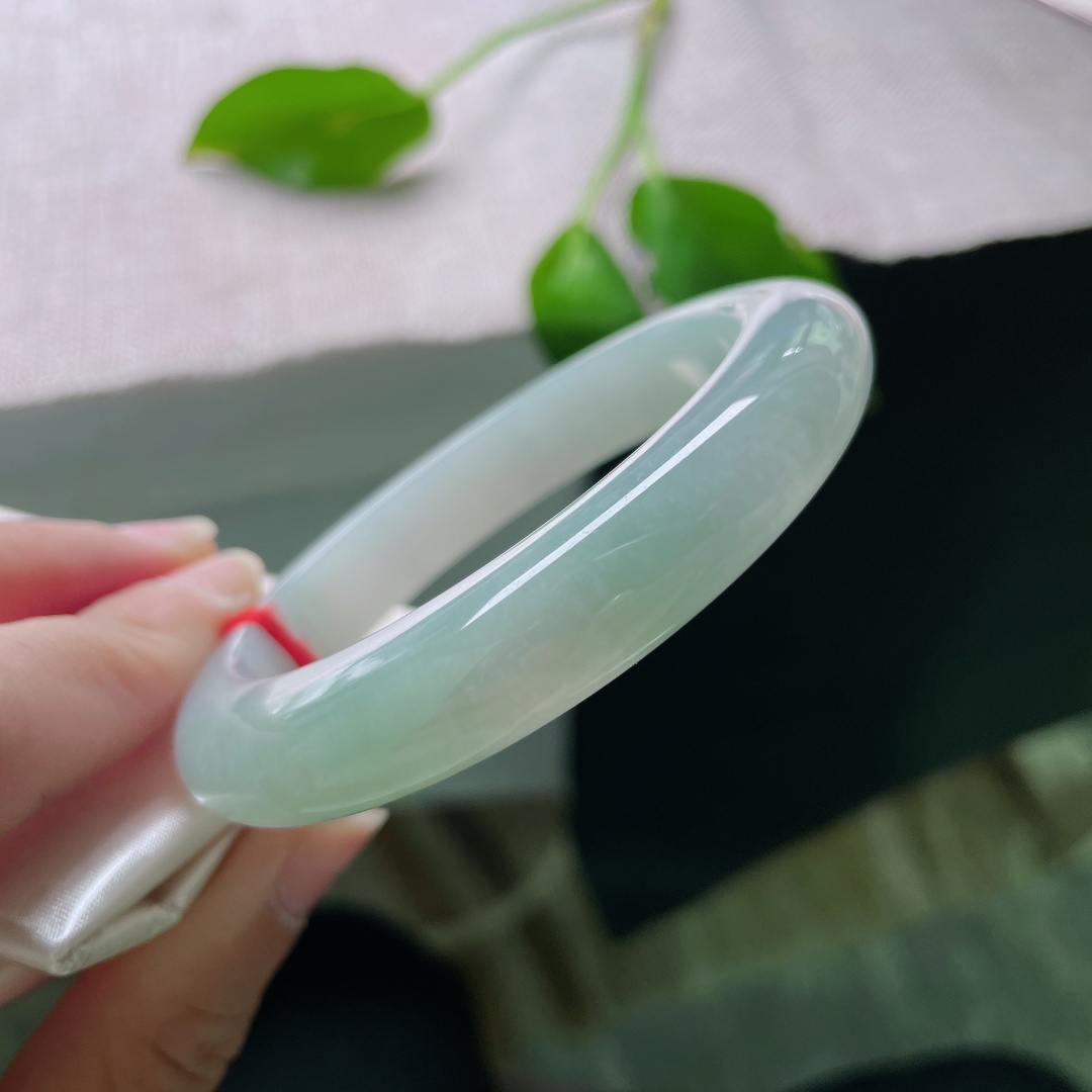 56.5/11.7/9.4，淡绿底正圈，清秀雅致，水头好，种老，素雅不张扬，无裂，ss55573a