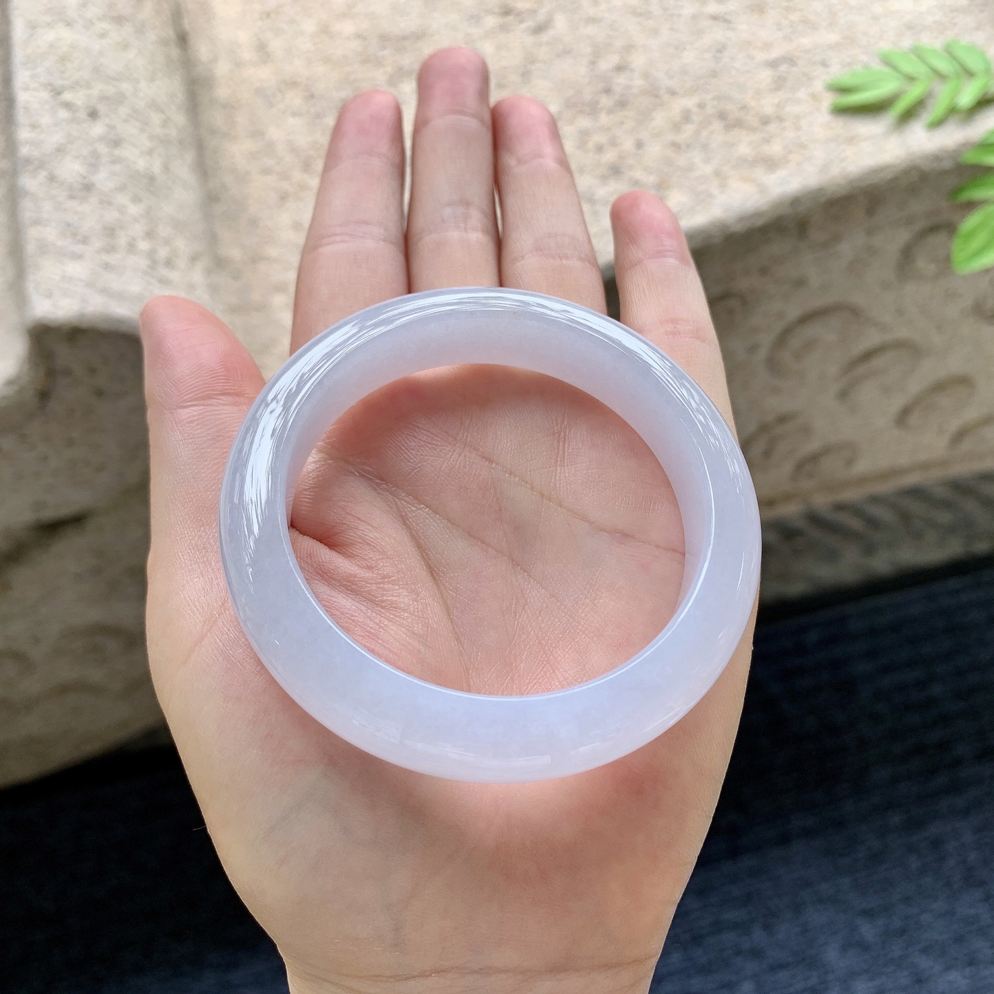正圈54 55 圈口54/12.1/8.6 编码T1090810 糯冰淡，水润，种老，细腻，打灯有棉