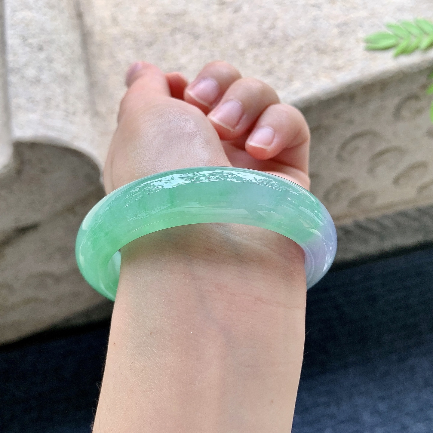 正圈55 56 圈口55.8/14/9.1 编码H3090824 糯冰椿彩，水润，种老，细腻，打灯有棉线