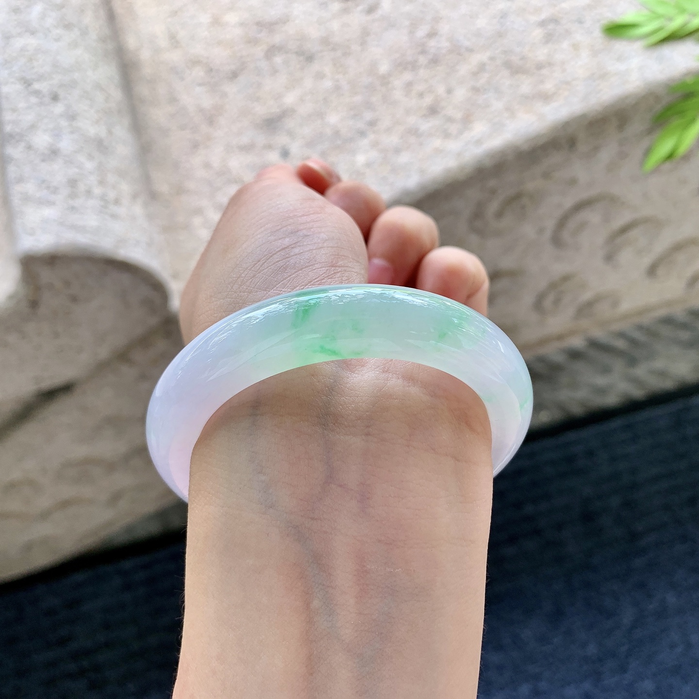 正圈51 52 圈口52.4/11.8/9 编码DZ090761 冰糯春彩，水润，种老，细腻，打灯有纹线