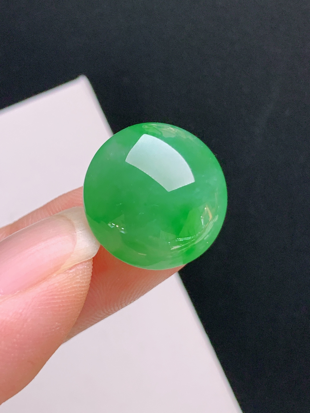 ️ 阳绿旦面，色艳均匀，玉质细腻，贵气十足 裸石16.5-15.7-7 02