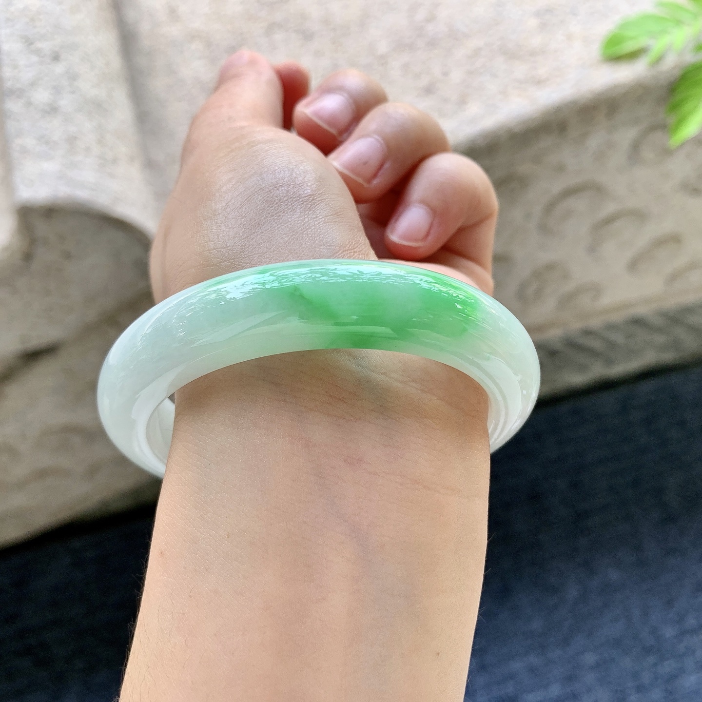 正圈55 56 圈口56.6/12.6/9 编码T1090603 飘绿，水润，种老，细腻，有棉线
