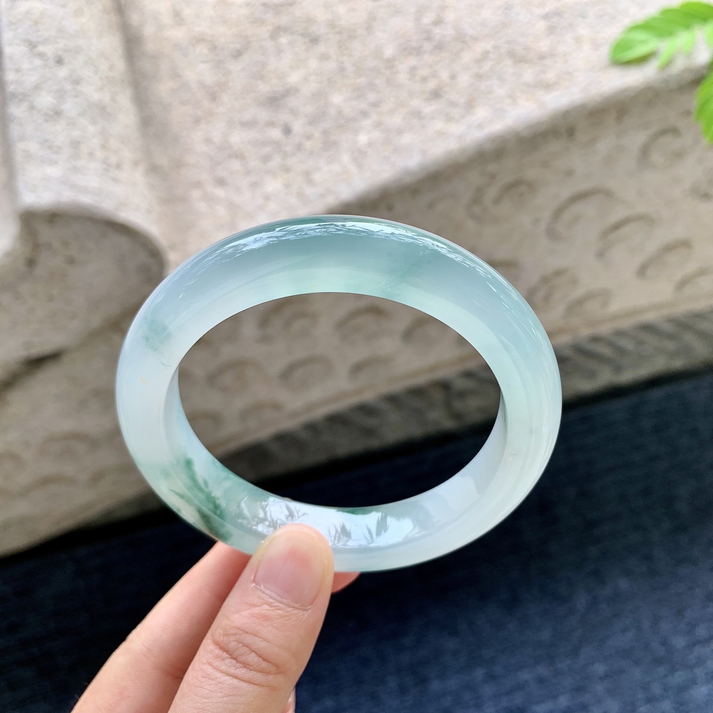 正圈58 59 圈口59.3/12.5/9.8 编码Q5090673 冰飘花，清透，水润，种老，细腻，打灯有棉絮
