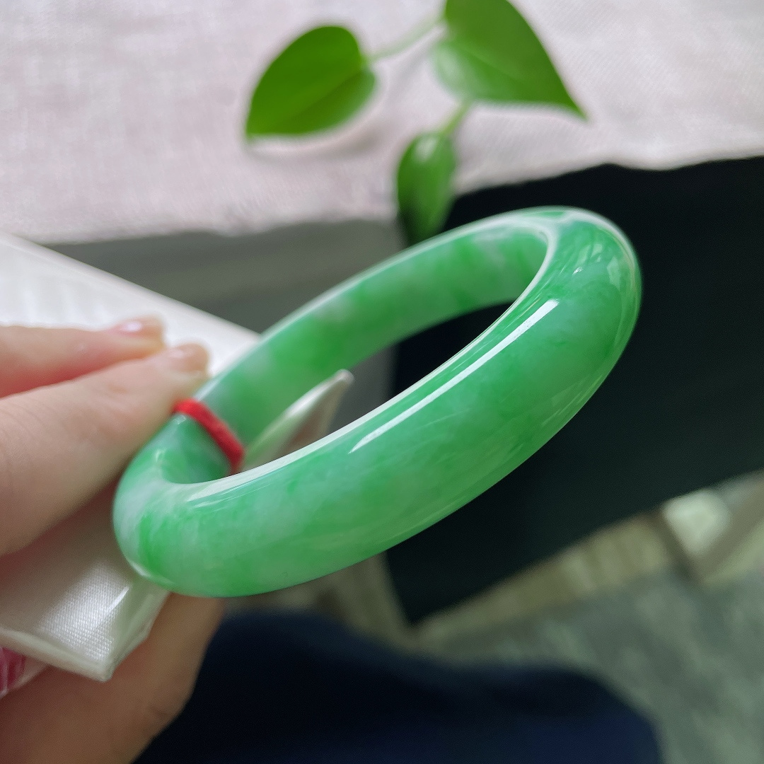 54.4/11.9/9.1，满绿正圈，颜色鲜艳夺目，光彩照人，水润，细腻，皮纹，ss59366a