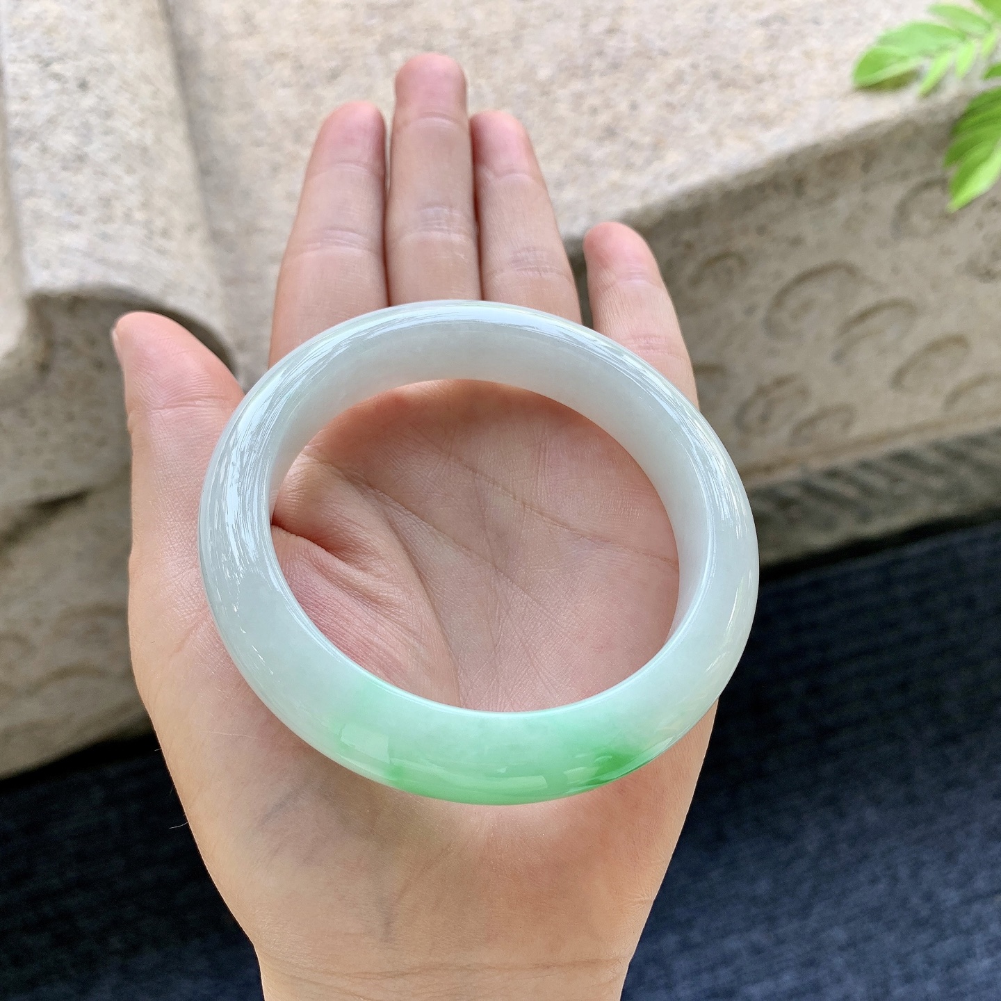 正圈55 56 圈口56.6/12.6/9 编码T1090603 飘绿，水润，种老，细腻，有棉线