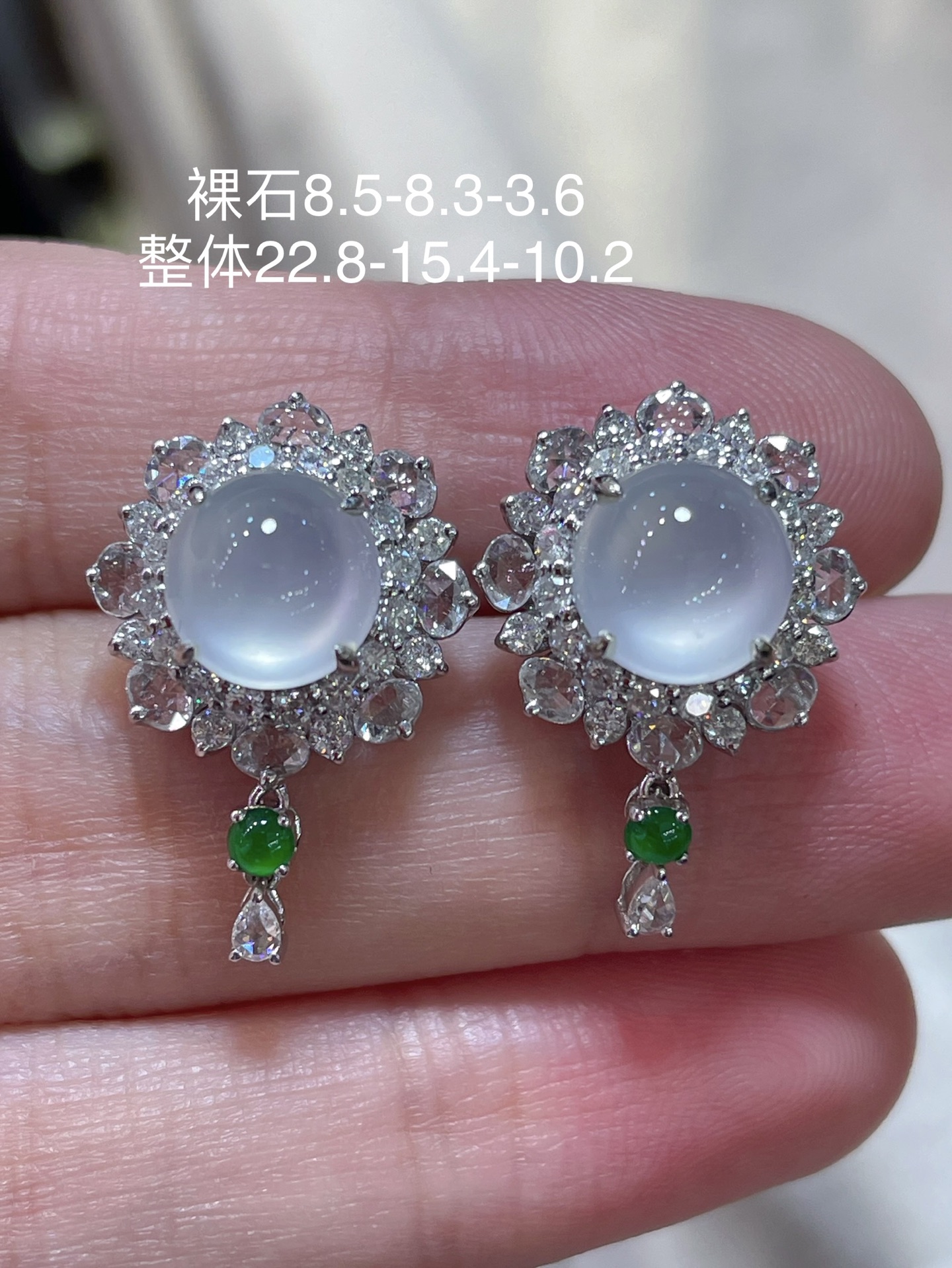 ️ 性比 高端货 精品翡翠冰种蛋面耳钉 料子饱满水润，种水 18k金镶嵌，款式时尚，8.5-8.3