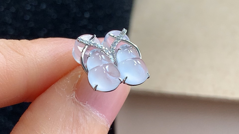 ️ 18K金伴钻葫芦耳钉，无裂，尺寸取一8.0-5.5-2.8mm，包A附证书