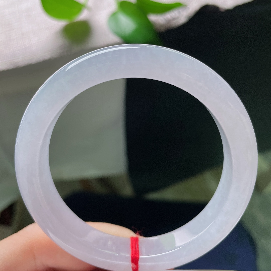 56.8/11.2/9，冰紫正圈，棉线，玉质温润通透，胶感十足，天然的紫韵藏在玉肉之中，不刻意，不浮
