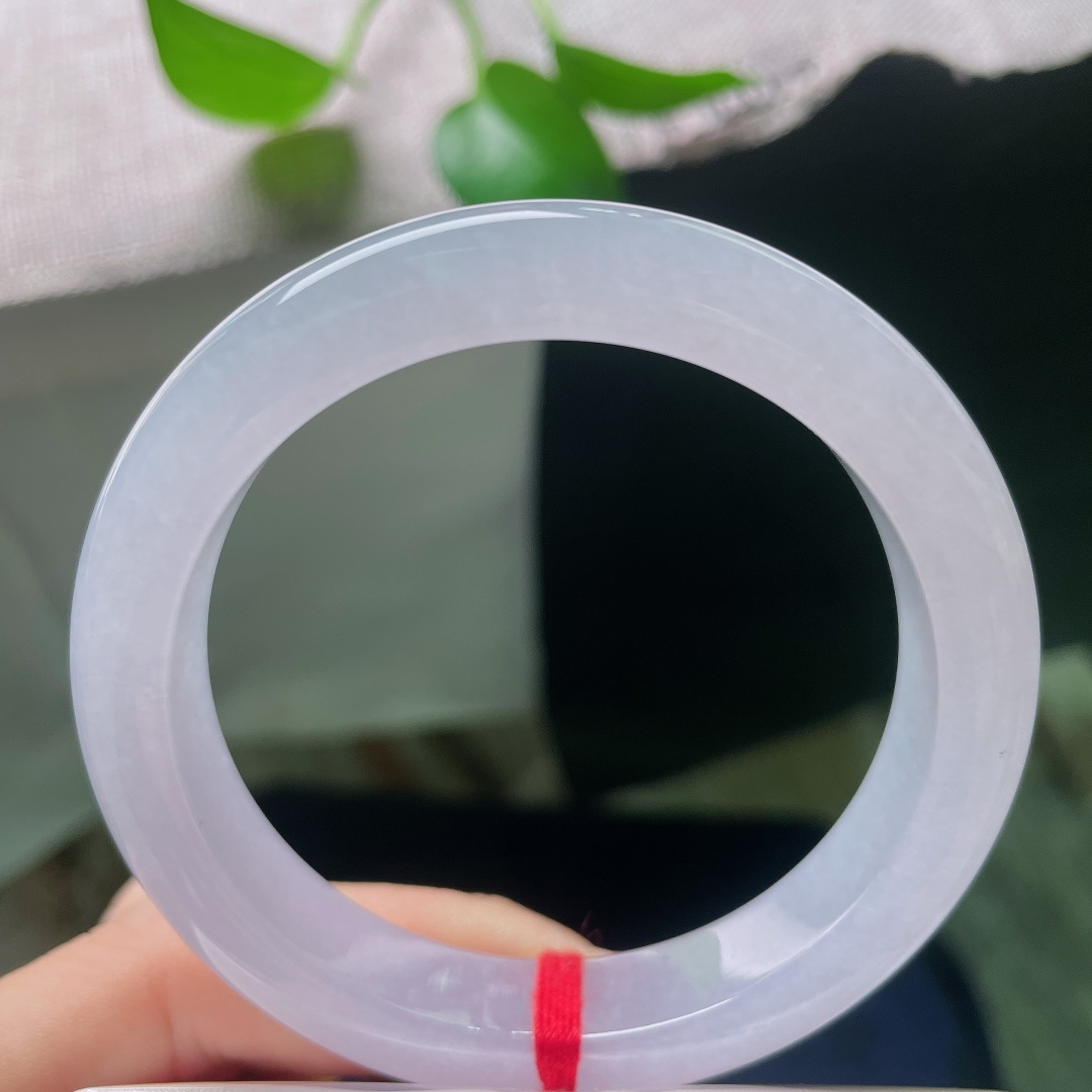 55.5/11.5/9.2，冰紫正圈，棉线，玉质带着淡淡的胶润感，紫晕浅浅浮动，安静又富有灵气。ss