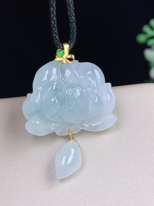 18k金镶飘花一品清莲，无裂尺寸35-22.9-8.0mm，j20ybg