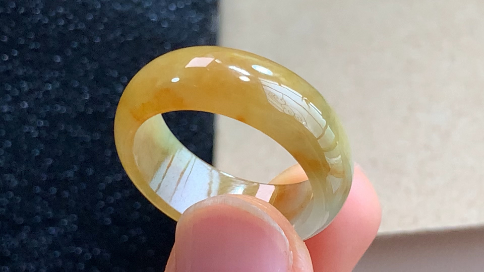 ️ 黄翡戒圈，无裂，尺寸20.7-8.3-3.2mm，圈口25，包A附证书