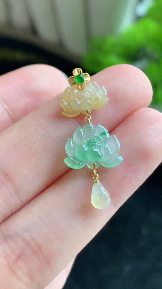 ️翡翠精品，莲花，冰种无裂，春彩18k金 尺寸10.5-12.5-3.5 aa919