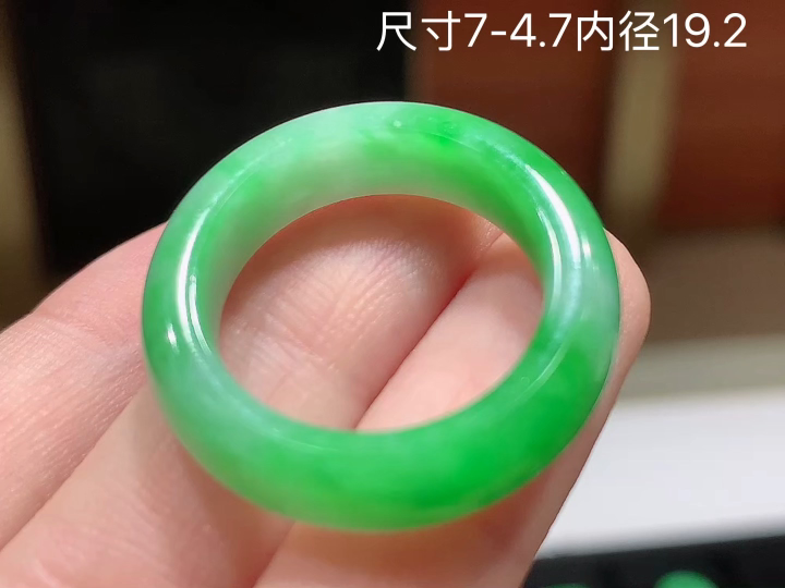 ️阳绿戒圈 无裂 尺寸，7-4.7