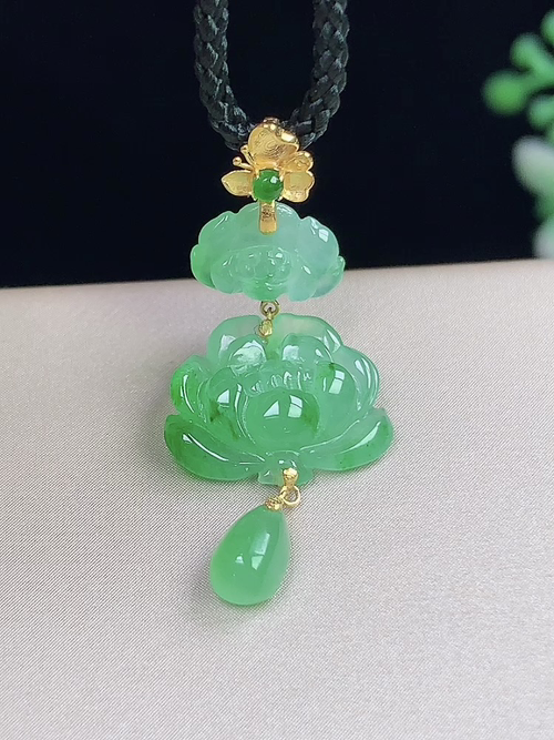 18k金镶冰飘绿莲花吊坠，无裂尺寸33.6-13-4.3mm，j20lwg