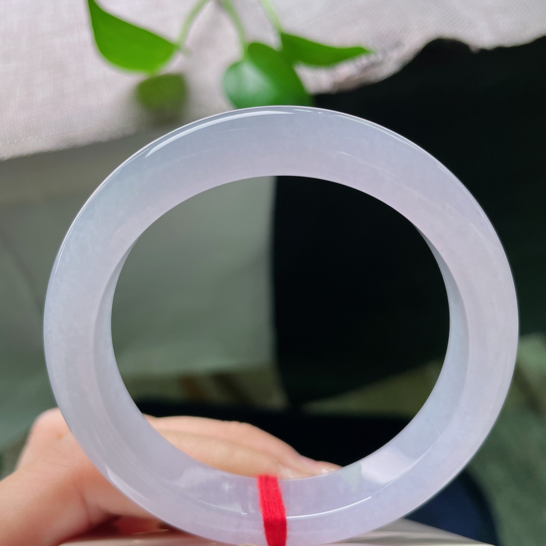 55.5/11.5/9.2，冰紫正圈，棉线，玉质带着淡淡的胶润感，紫晕浅浅浮动，安静又富有灵气。ss59379a