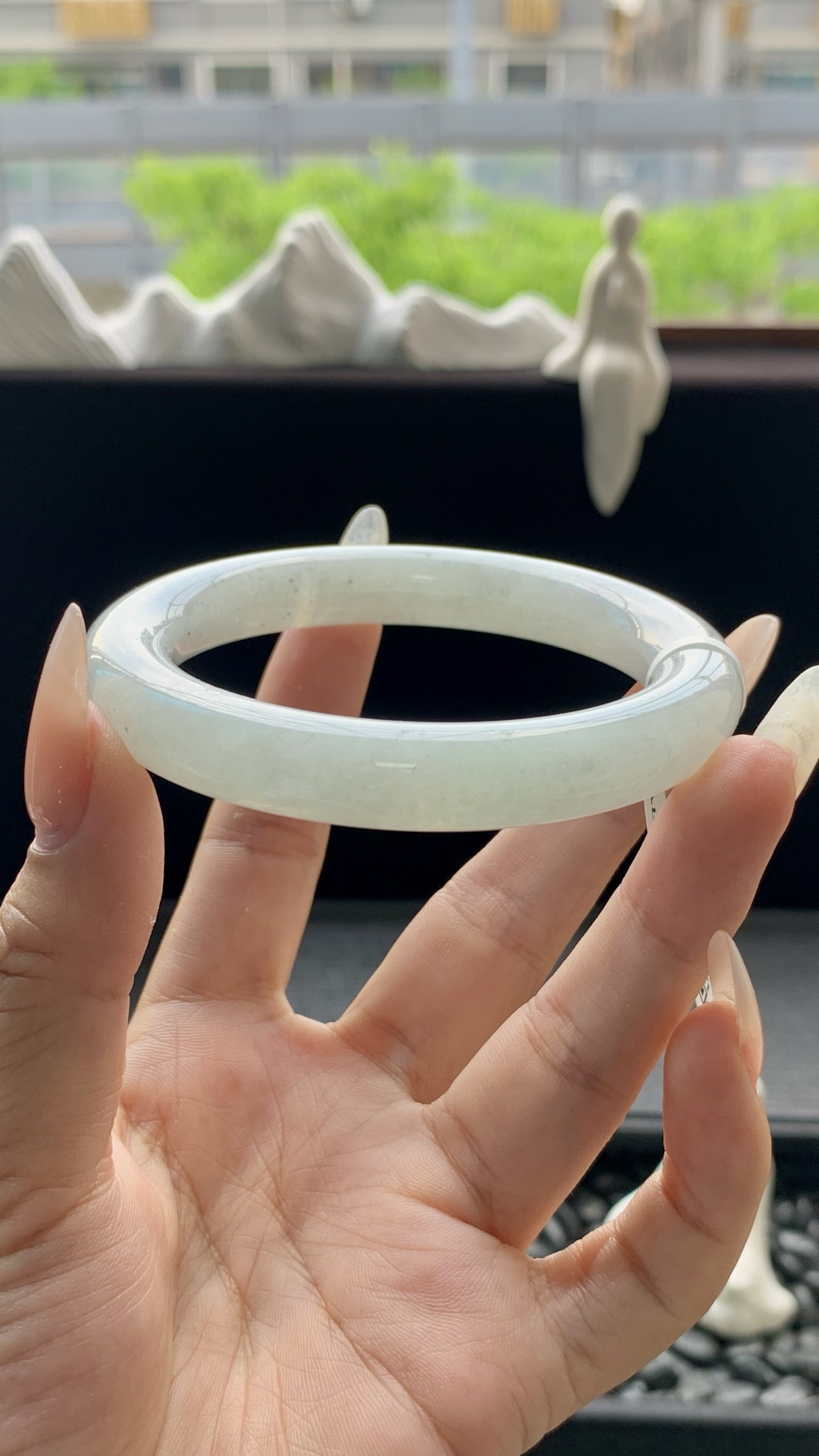 冰晴乌鸡飘花圆条手镯成品 HYY-9871 尺寸：55-10-10