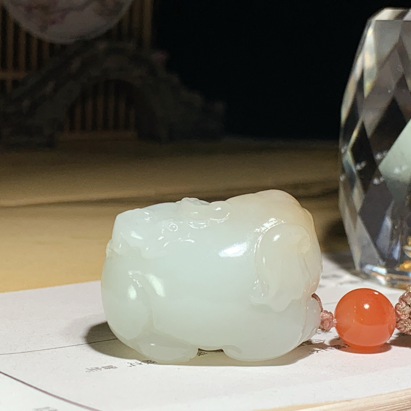 ￼ 新疆且末糖白封侯拜相大象挂件！尺寸30/24/19重29克。玉质细腻油润。手推出油。佩戴高端典雅。lt260920