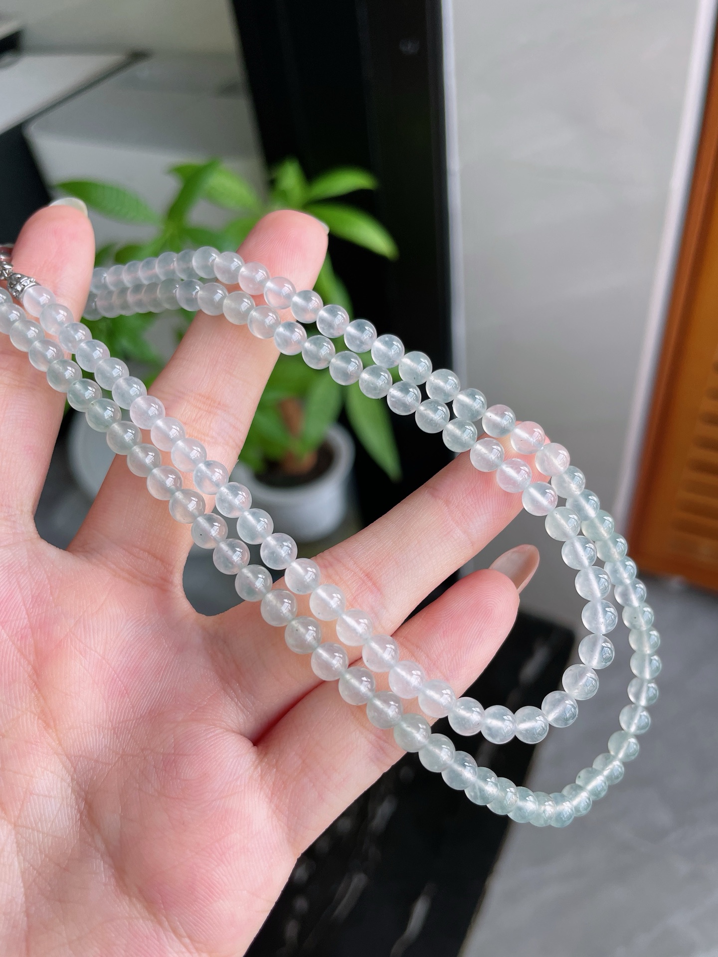 玻璃冰透亮飘花珠珠项链，卡5mm，118颗 S09