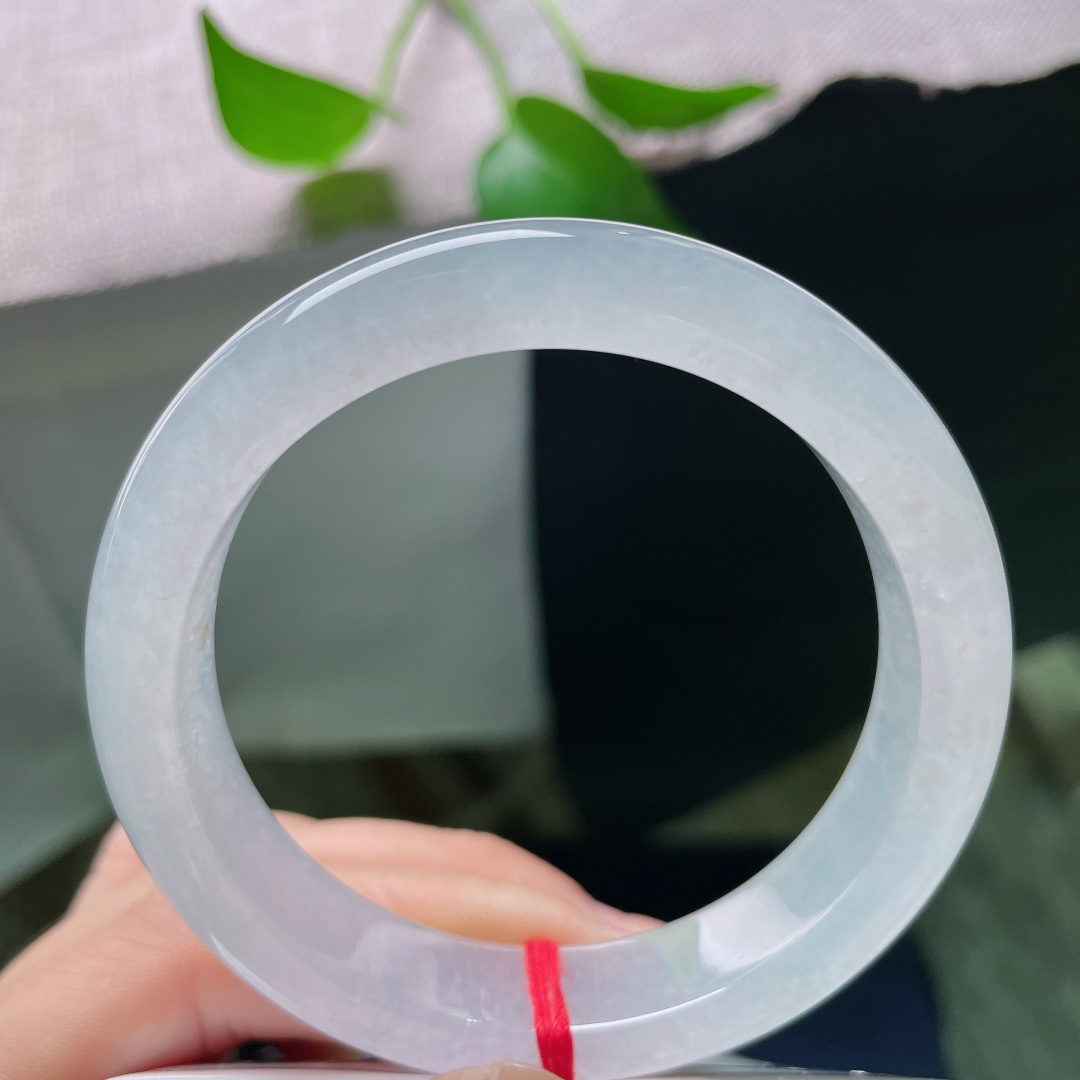 55.4/12.8/8.7，白冰正圈，一汪融化的月光，月色入镯，凝在腕间，不张扬，却自带清冷贵气，起光，无裂，ss59608a