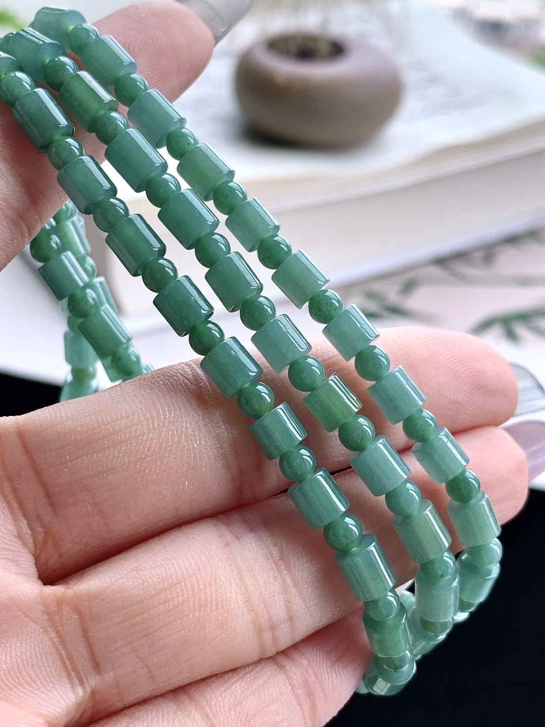 【珠子】️冰晴绿珠链路路通珠链 【说明】 性比高 【尺寸】5-4.4，33cm 【重量】31.2克