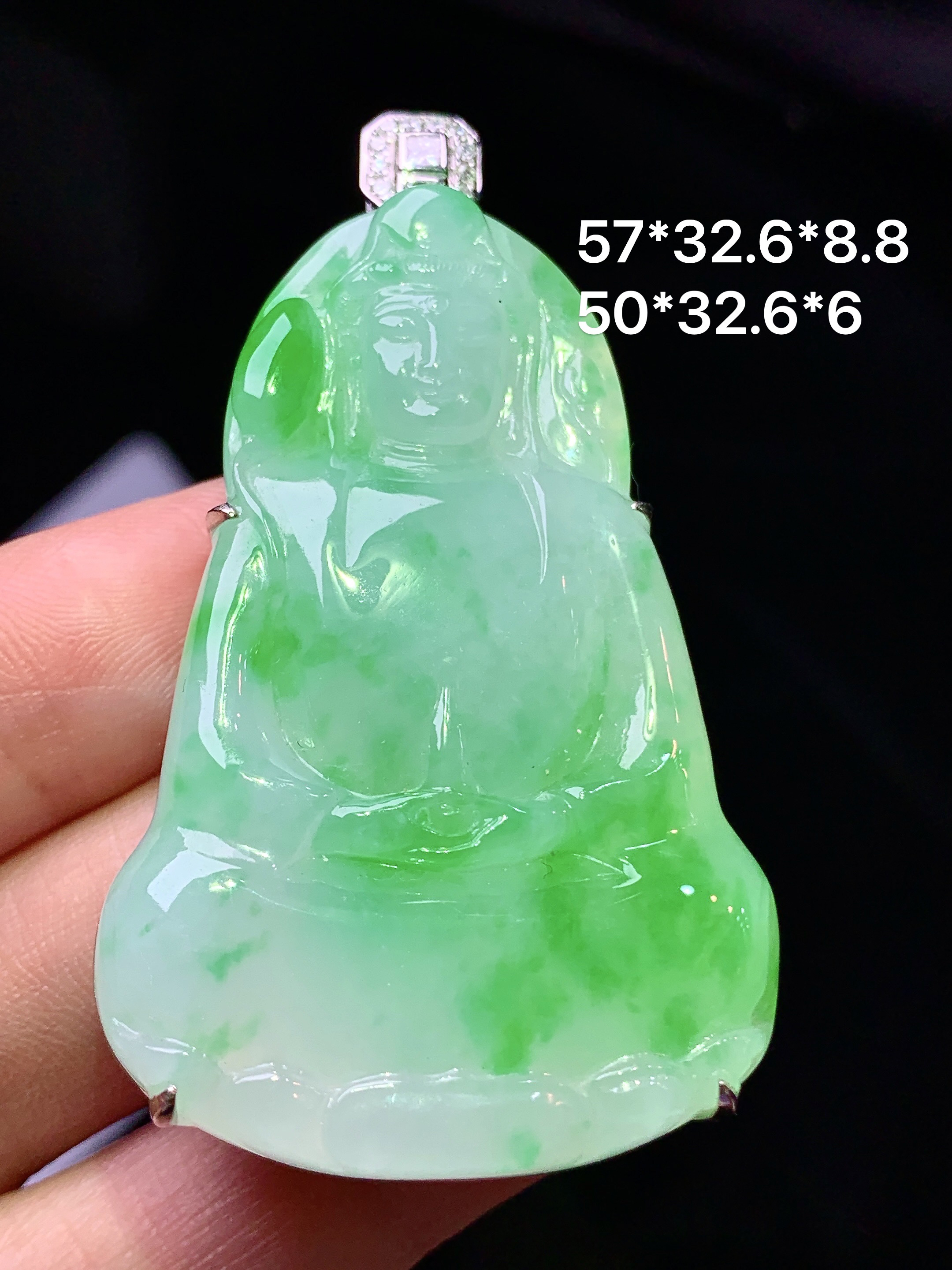 18k金钻镶嵌飘绿观音菩萨吊坠 玉质细腻 色泽艳丽清新 水润亮眼 整体尺寸57*32.6*8.8 v4