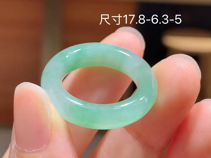 ️冰飘绿戒圈，无裂，尺寸，17.8-6.3-5
