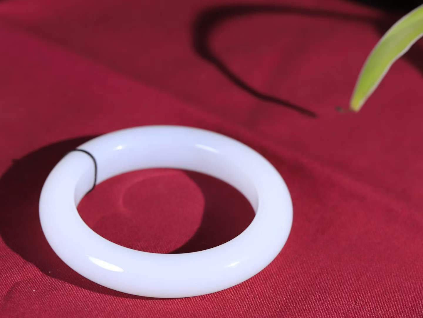 【腕间柔情.手镯】   

精品️和田玉白玉手镯 玉质温润细腻 油性十足 古朴秀雅 轻抚岁月的栏杆