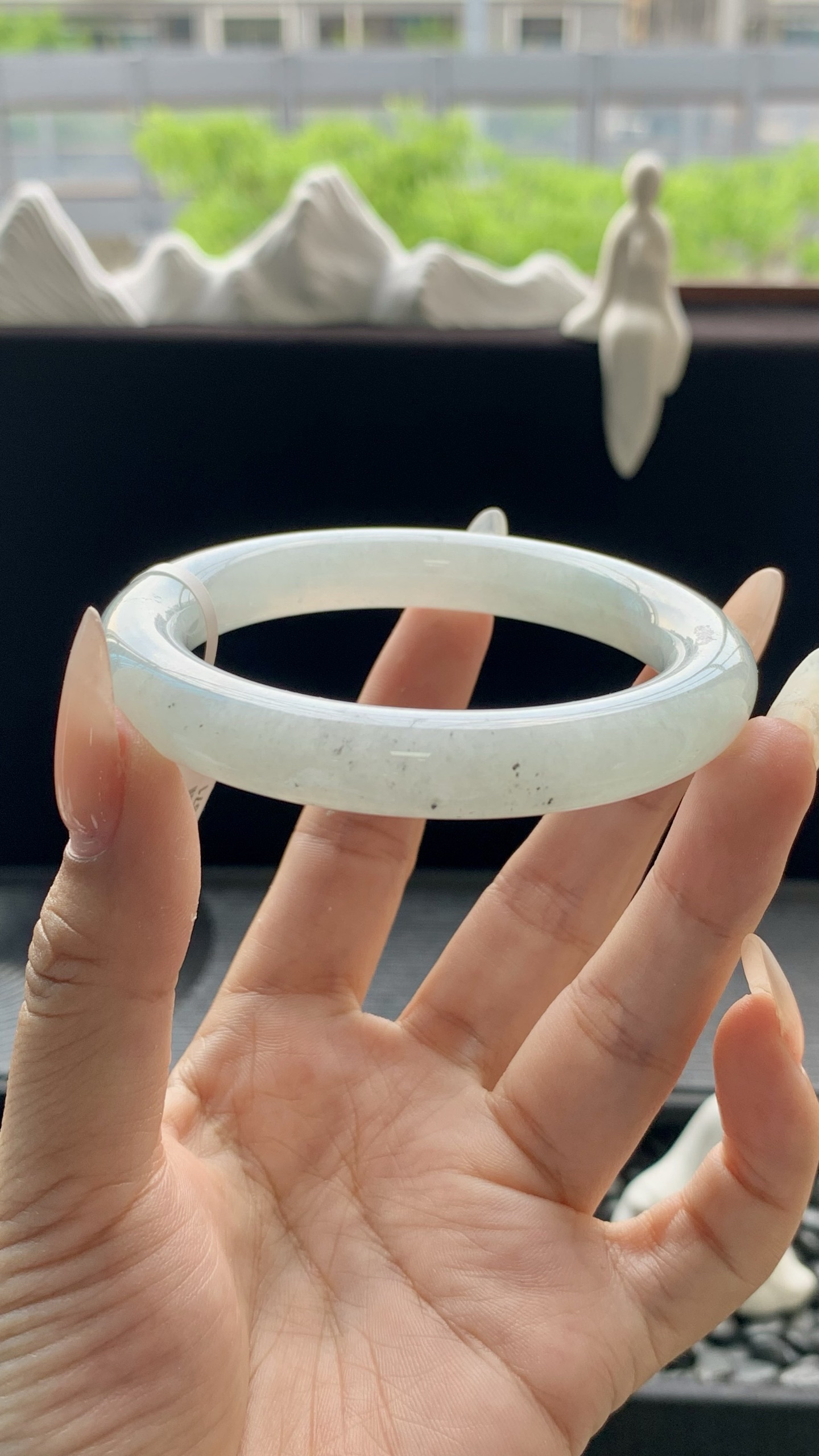 冰晴乌鸡飘花圆条手镯成品 HYY-9871 尺寸：55-10-10
