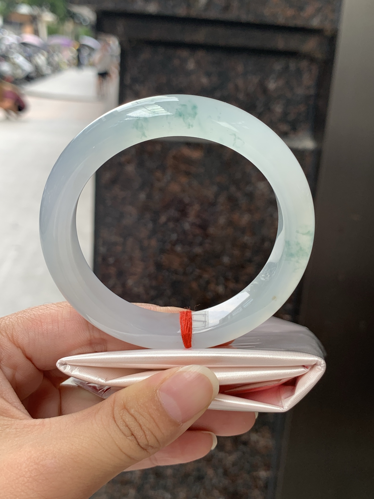 正圈 58-12.2-9.1 0529-N830 无裂，底妆冰润细腻，冰底中开出了朵朵蓝花，飘花灵动