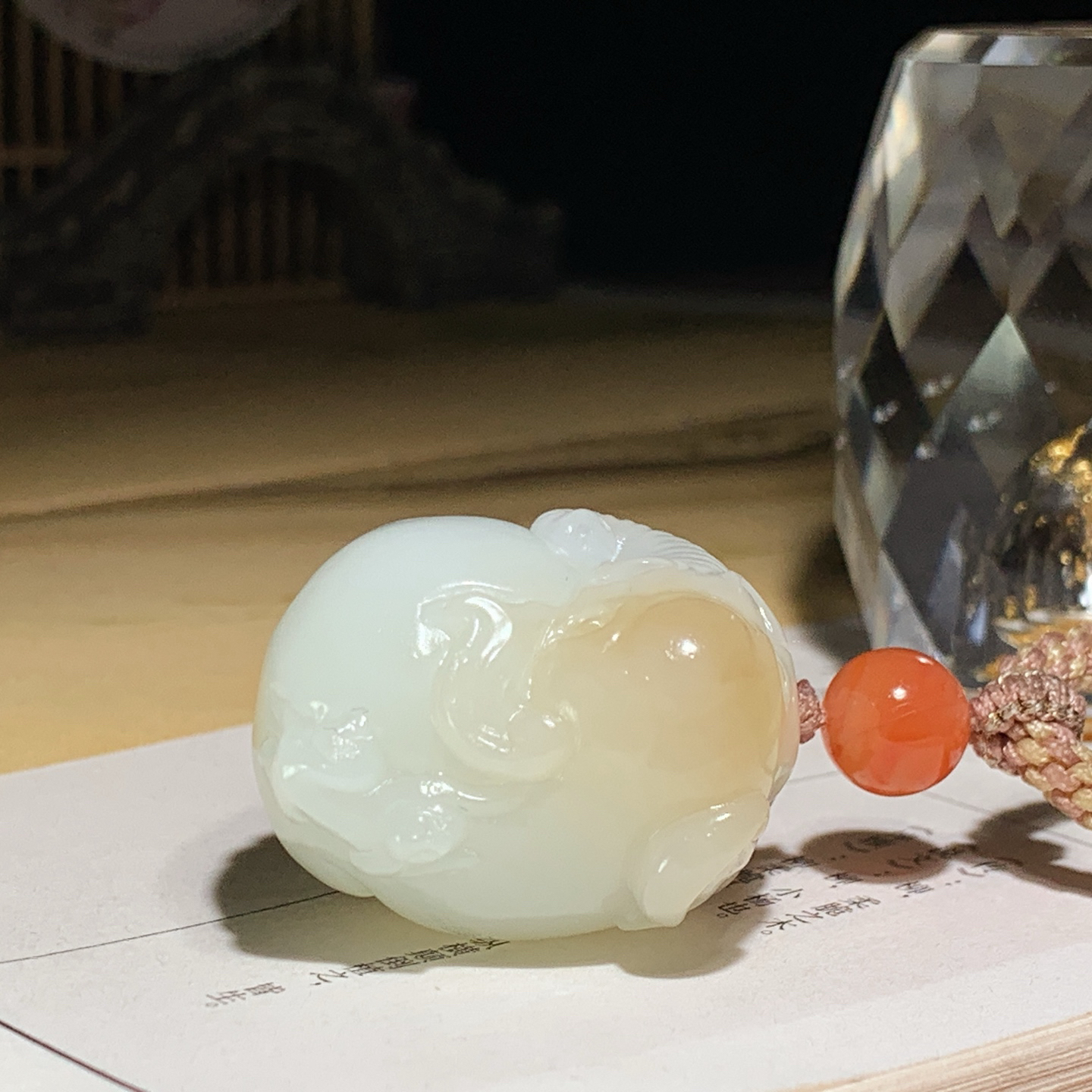 ￼ 新疆且末糖白封侯拜相大象挂件！尺寸30/24/19重29克。玉质细腻油润。手推出油。佩戴高端典雅。lt260920