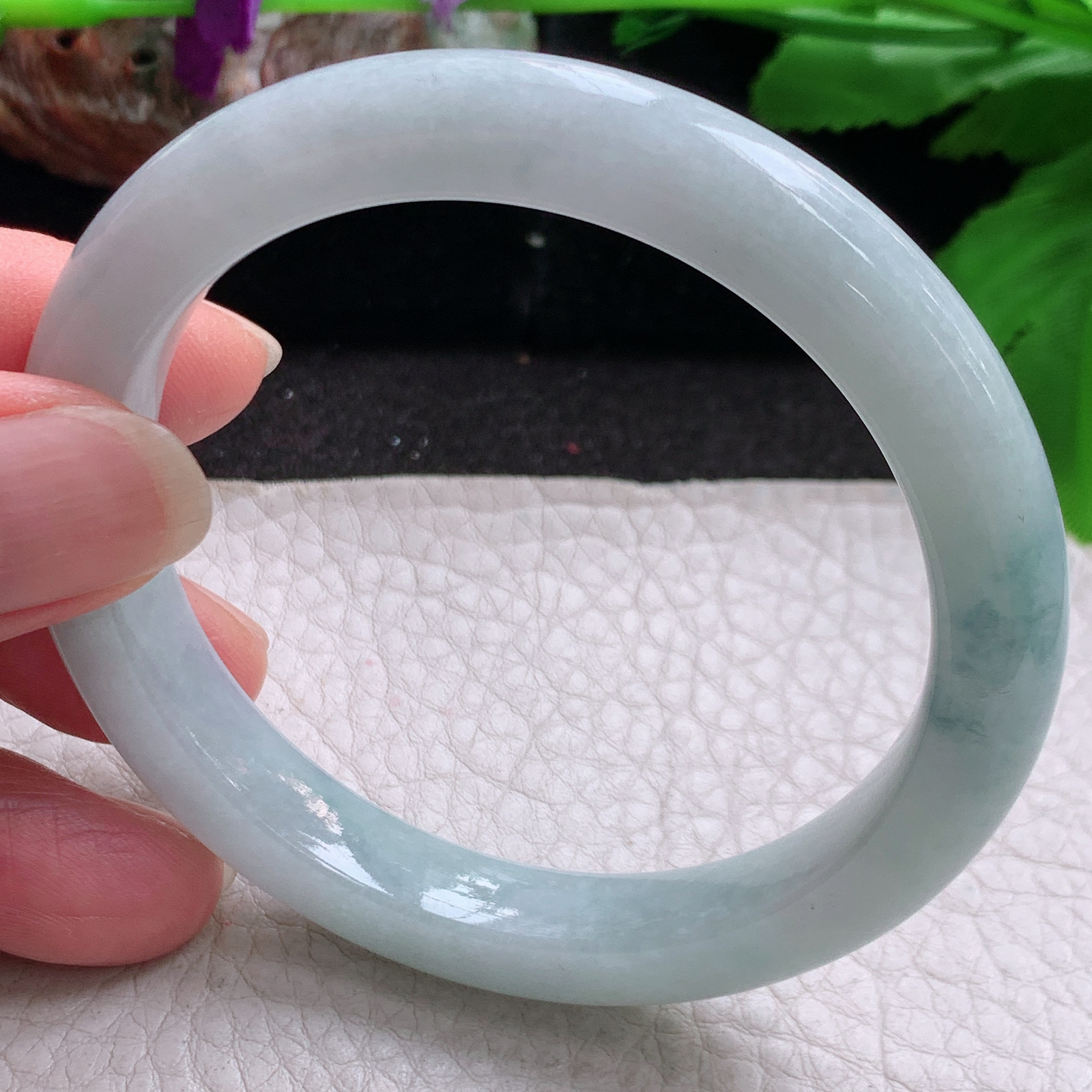 js自然光56*9.3*8.2平安镯 缅甸翡翠a货玉手镯飘花秀气宽边玉手环
