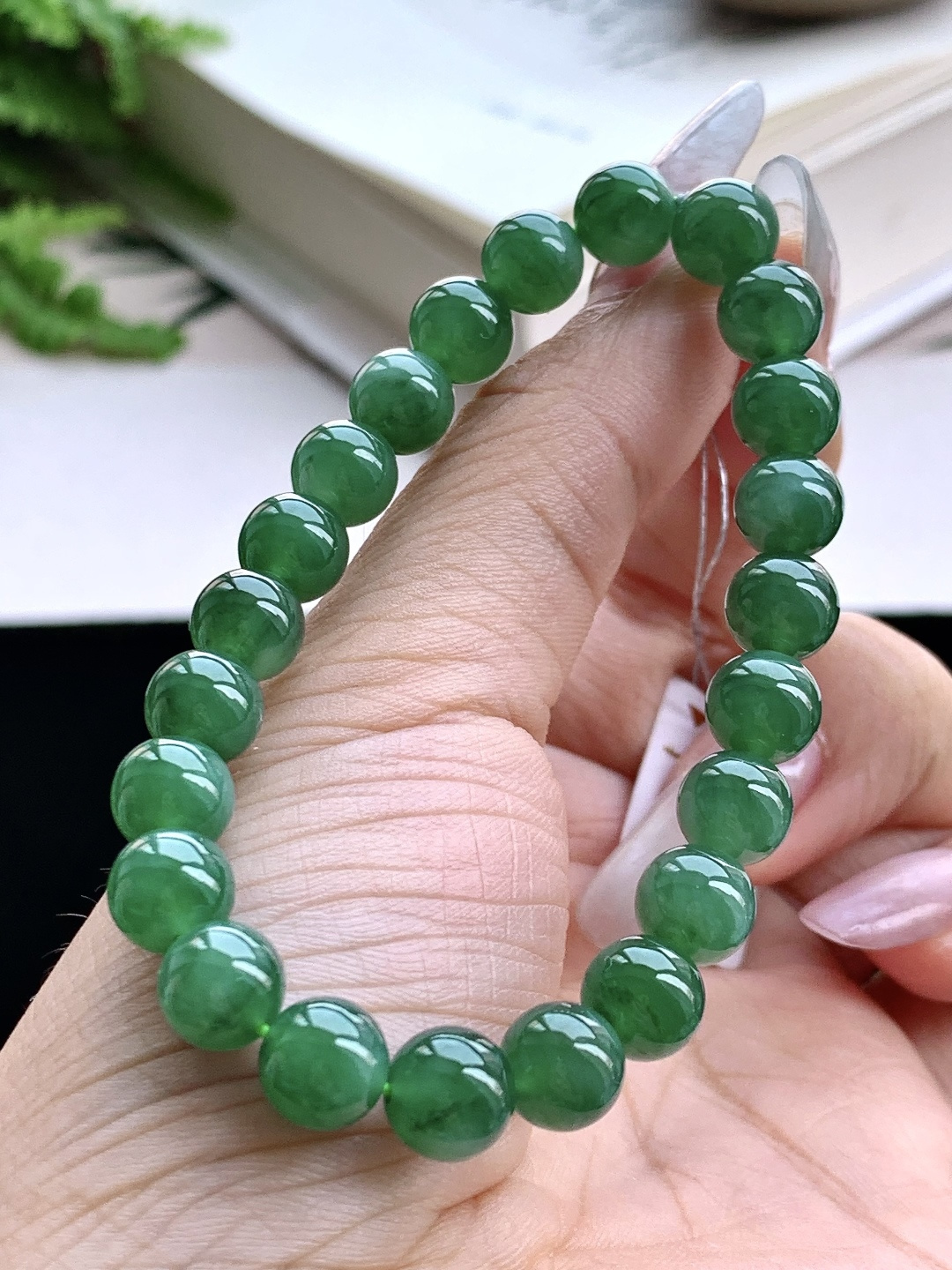 【珠子】️冰晴绿手串圆珠子手串 【说明】缅甸 性比高 【尺寸】7.7mm 【重量】20克