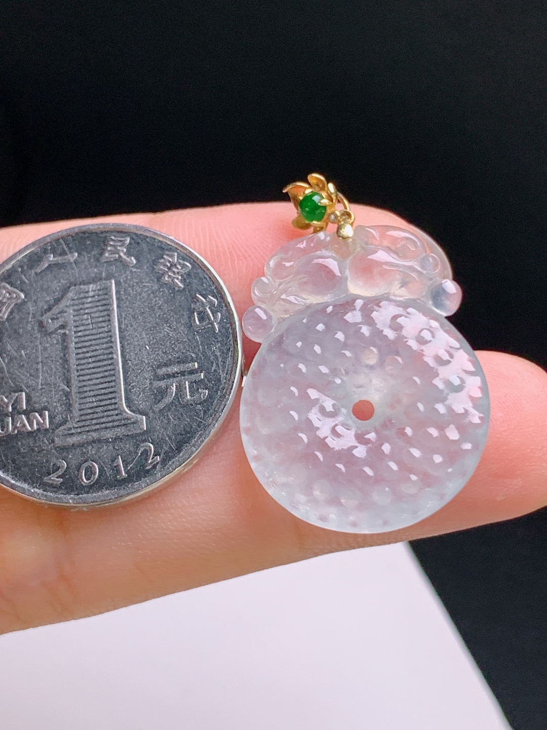 ️ 冰种平安扣吊坠，种老起荧，雕工灵动，平安顺遂，裸石24.5-19.6-4.3 整体31.8 13