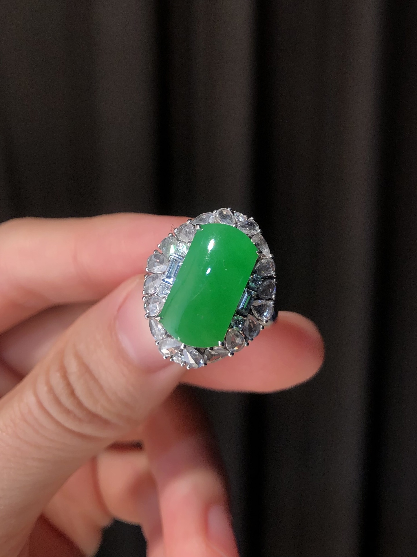 ️ 18k【金镶嵌冰绿【马鞍戒指】 尺寸：19.4×16.5×10.4 裸石14.3×7.7 温润