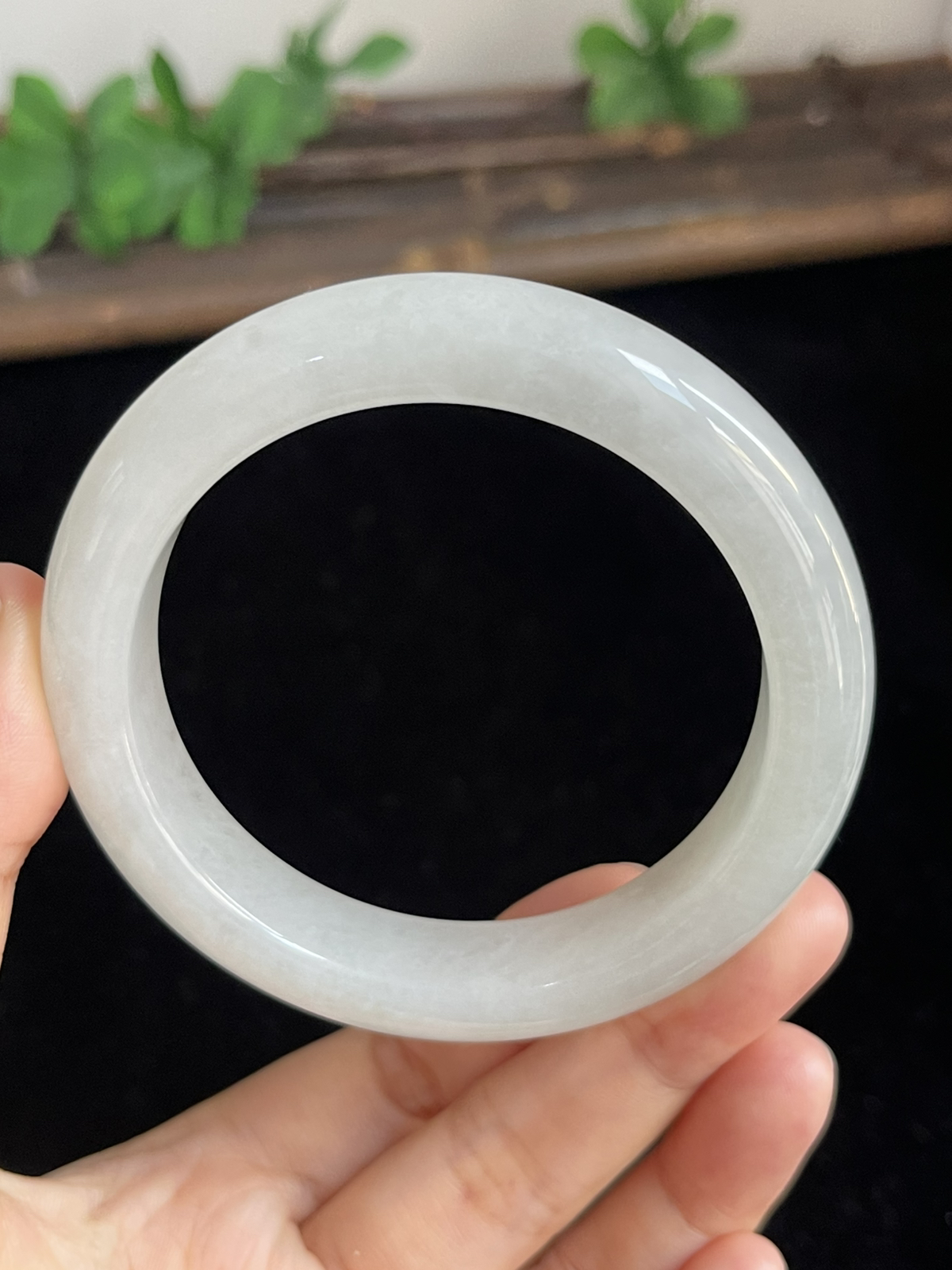 正圈57圈口，翡翠冰糯种白色手镯