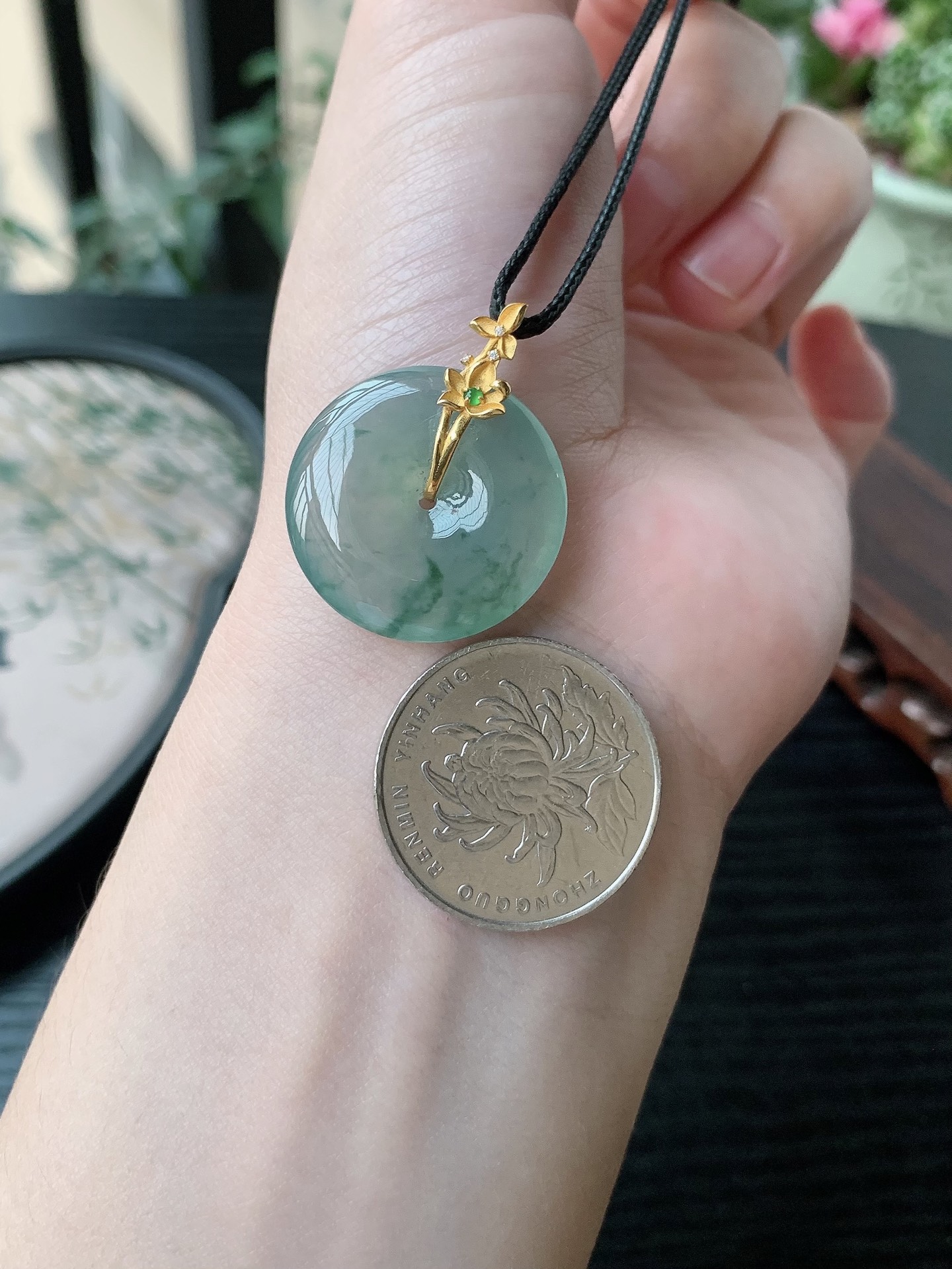 18k金镶嵌老坑冰种胶感飘蓝花平安扣吊坠 裸石尺寸:24-5.5mm
