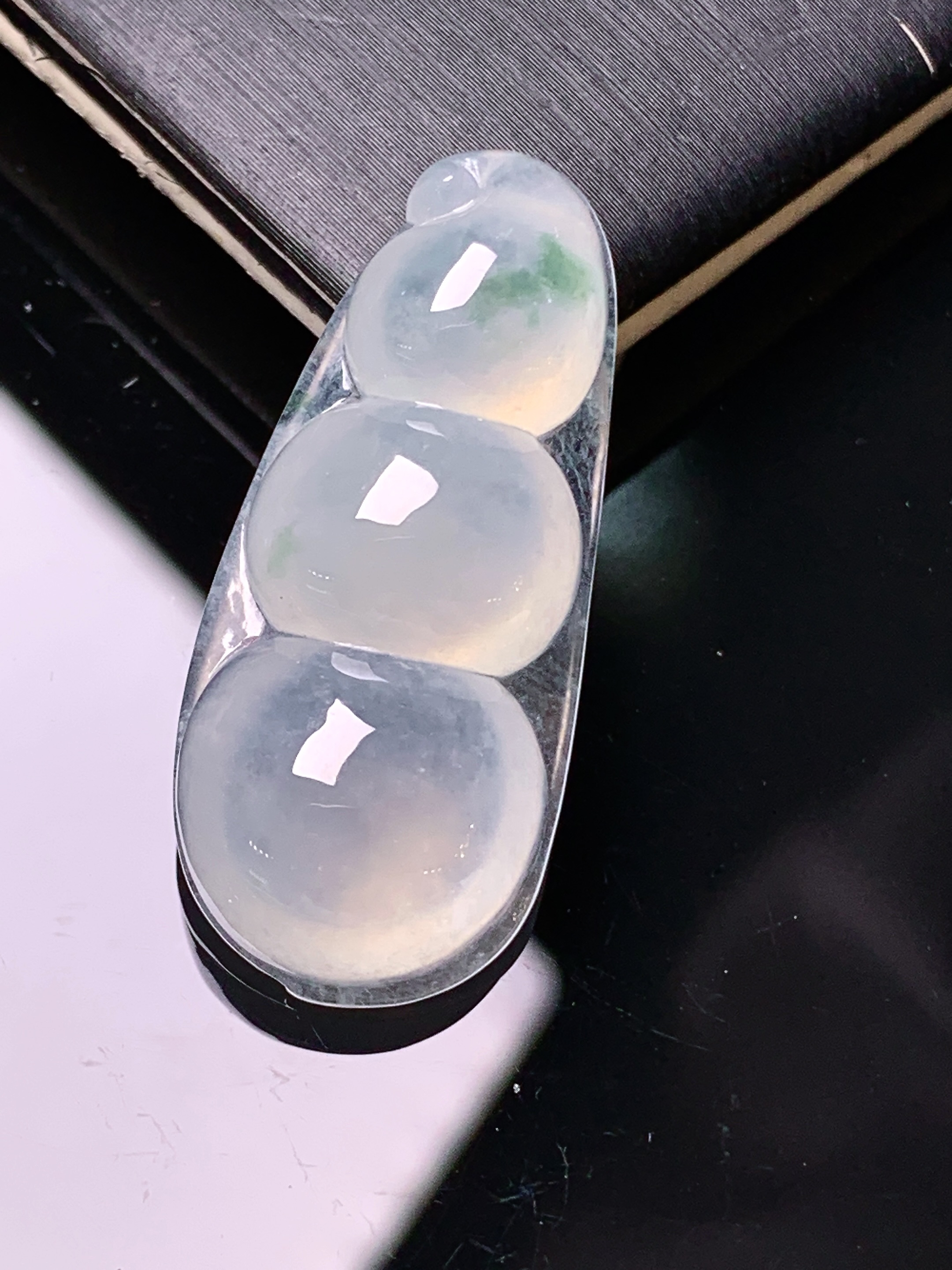 镶嵌款 四季豆吊坠 玉质细腻 色泽艳丽清新 水润亮眼 整体尺寸32.5*14.3*6.8 d1