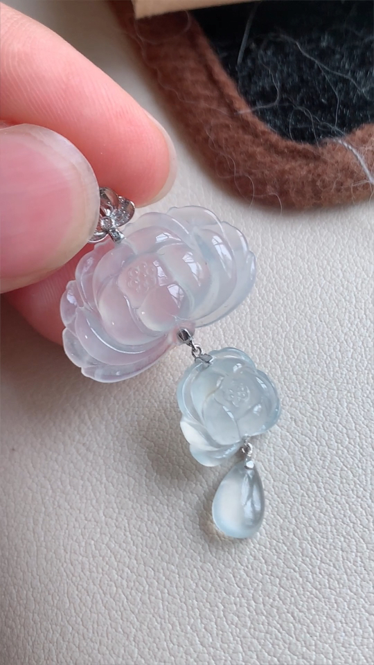 ️翡翠精品'莲花，冰种无裂，18k金 尺寸21+12.5-5 aa919