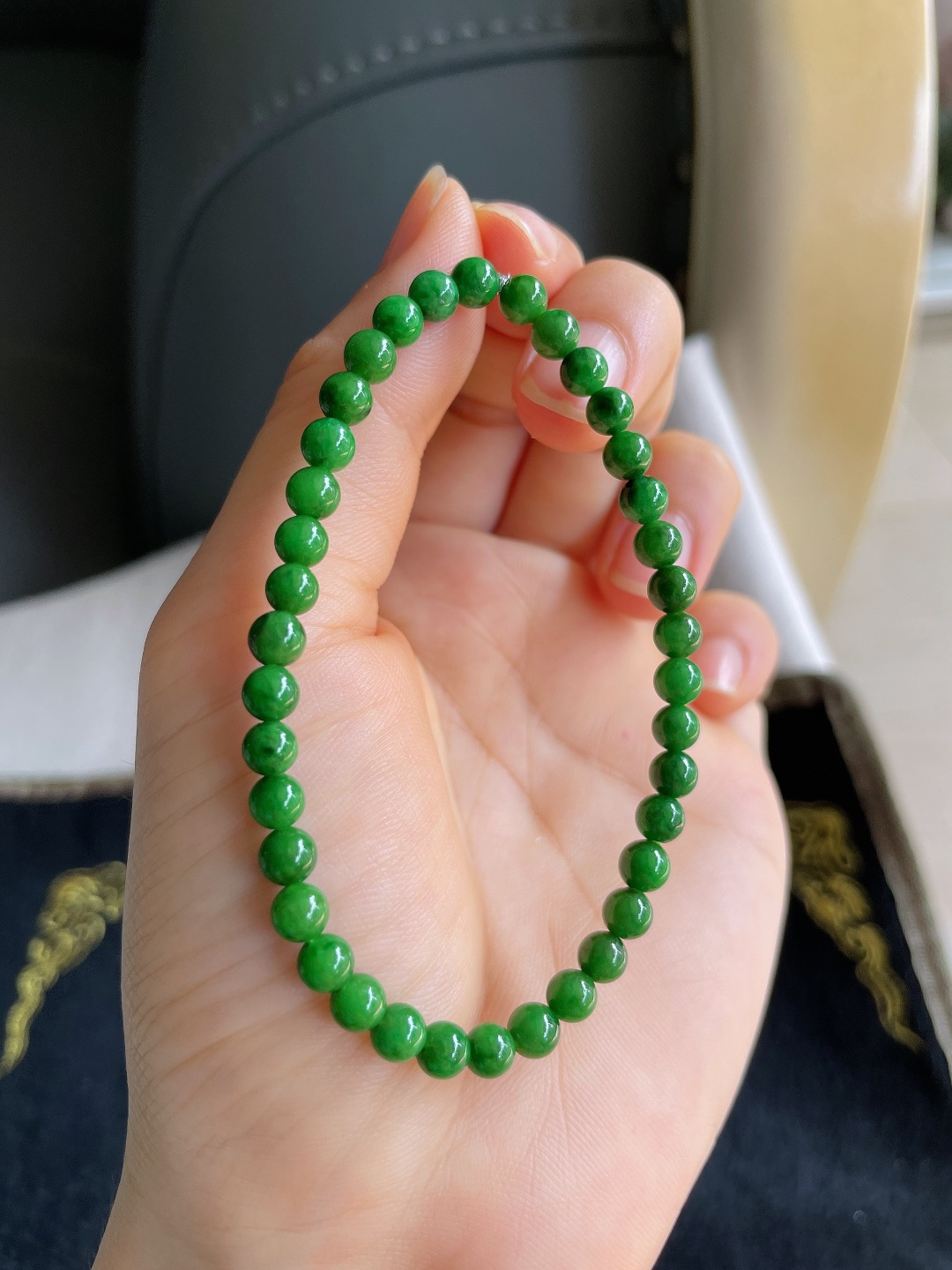️，缅甸天然翡翠A货，满绿辣绿手串，尺寸：4.7mm。【编4649】