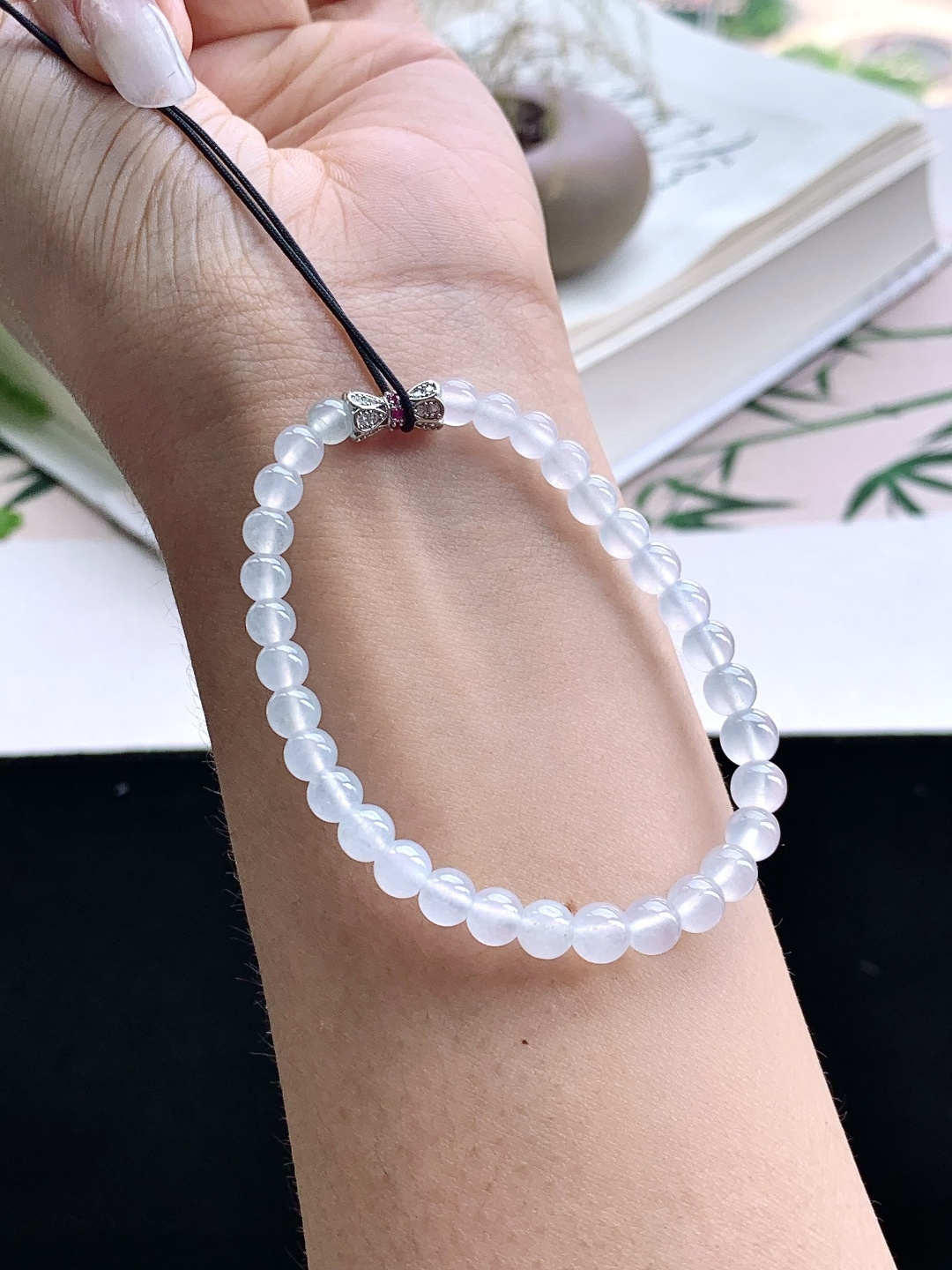 【珠子】️冰白冰手串圆珠子手串 【说明】缅甸 性比高 【尺寸】5.6mm 【重量】10克