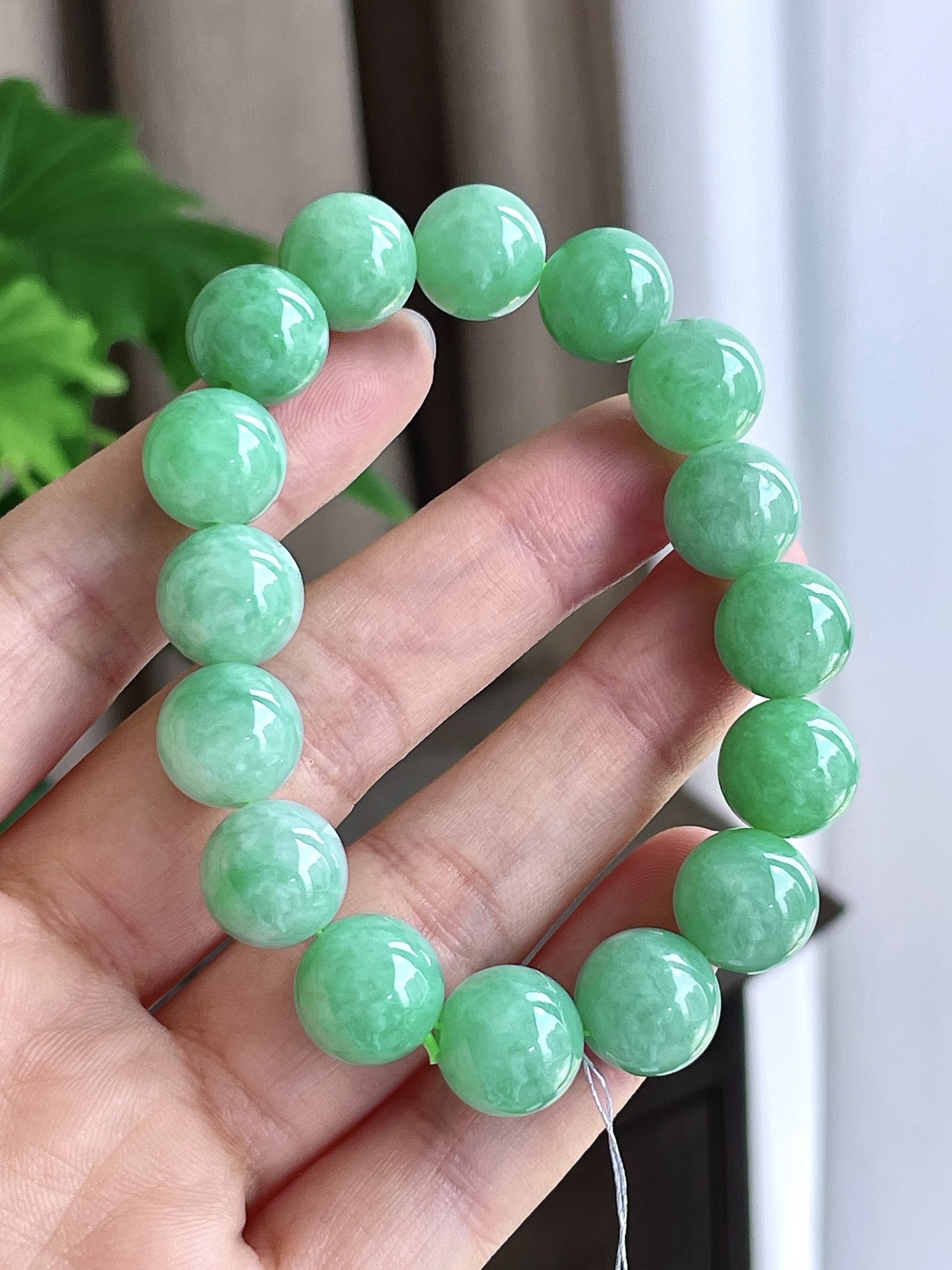 【珠子】阳绿手链圆珠珠子手链 【说明】缅甸 性比高 【尺寸】12.3mm 【重量】53克