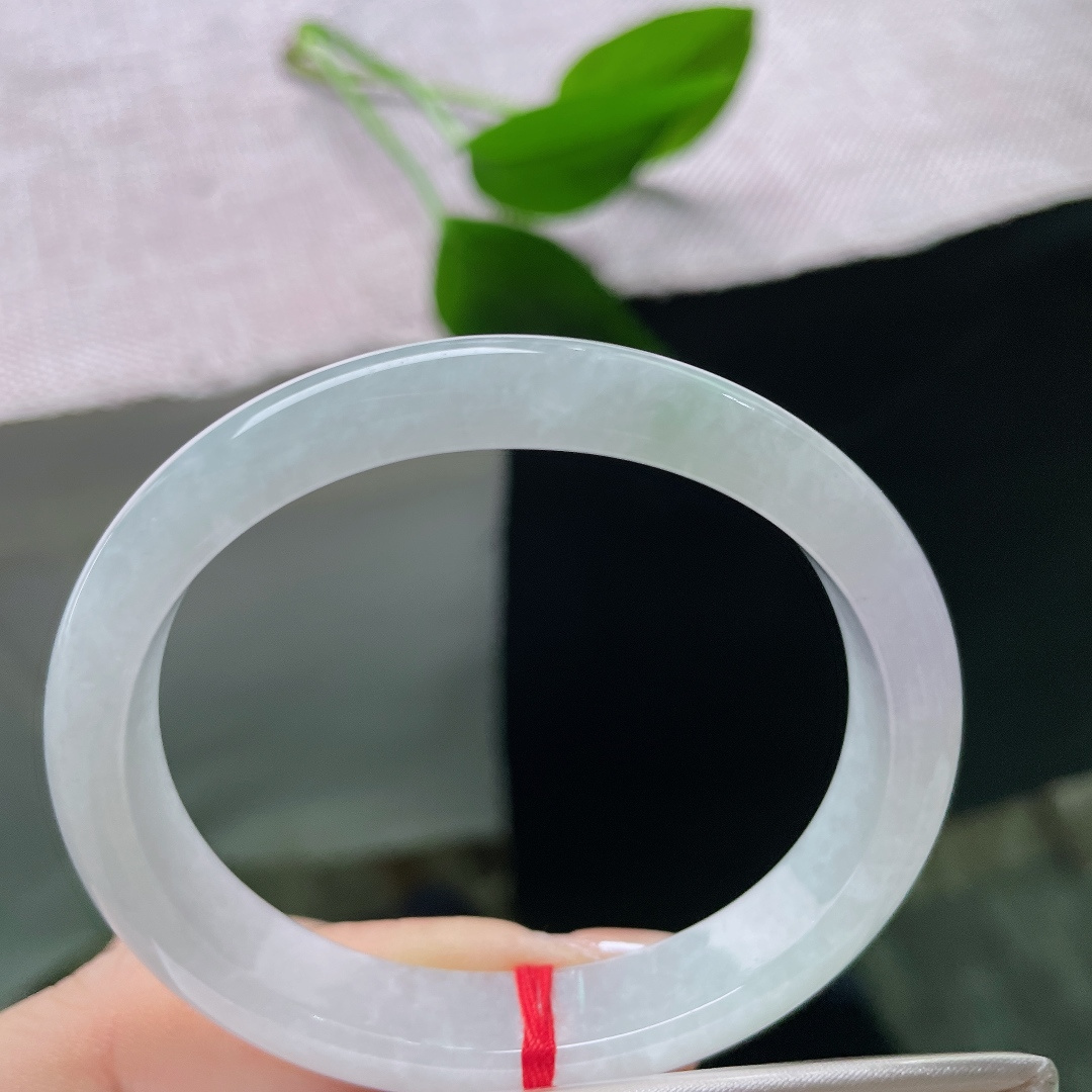 53.6/11.1/6.7，淡春彩贵妃，一丁点皮纹，玉质温润柔和，小巧精致，一堆独属它的，恰恰是这份