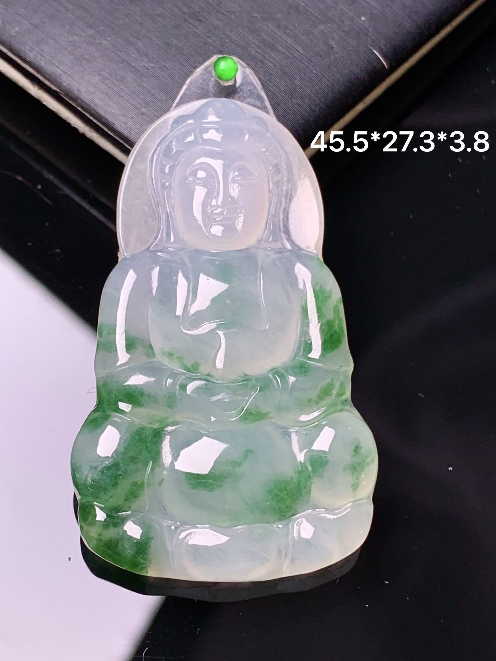 镶嵌款 飘绿观音菩萨吊坠 玉质细腻 色泽艳丽清新 水润亮眼 整体尺寸45.5*27.3*3.8 2x