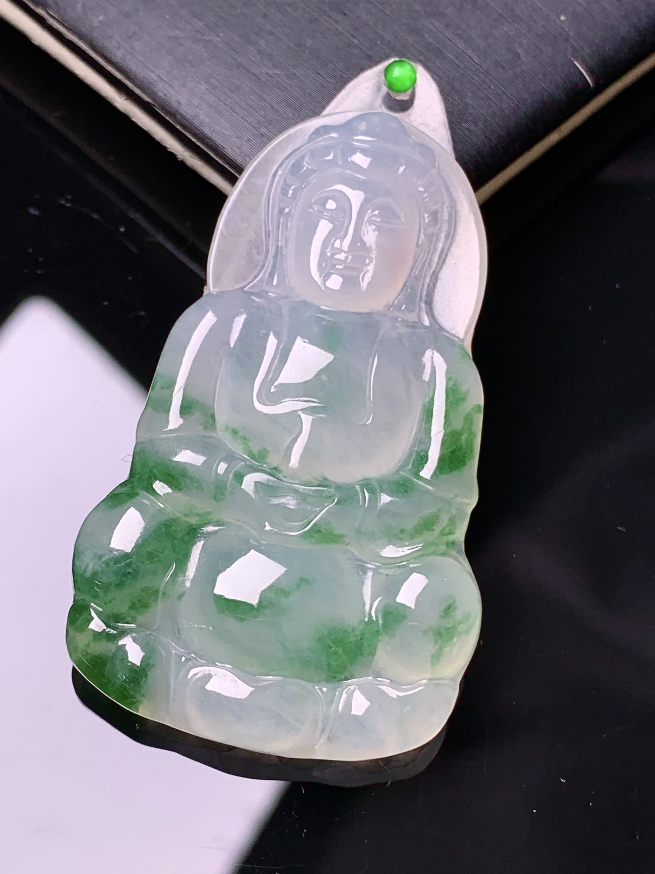 镶嵌款 飘绿观音菩萨吊坠 玉质细腻 色泽艳丽清新 水润亮眼 整体尺寸45.5*27.3*3.8 2x